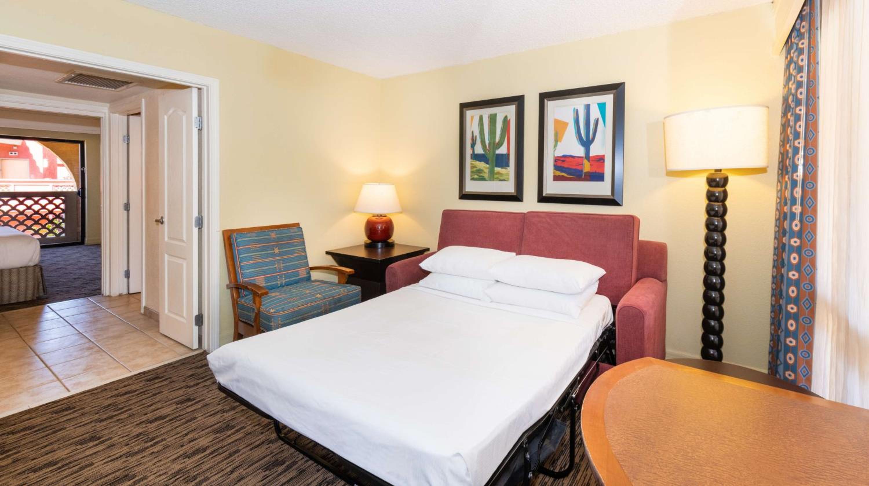 Ambassador King Suite - Photo 3