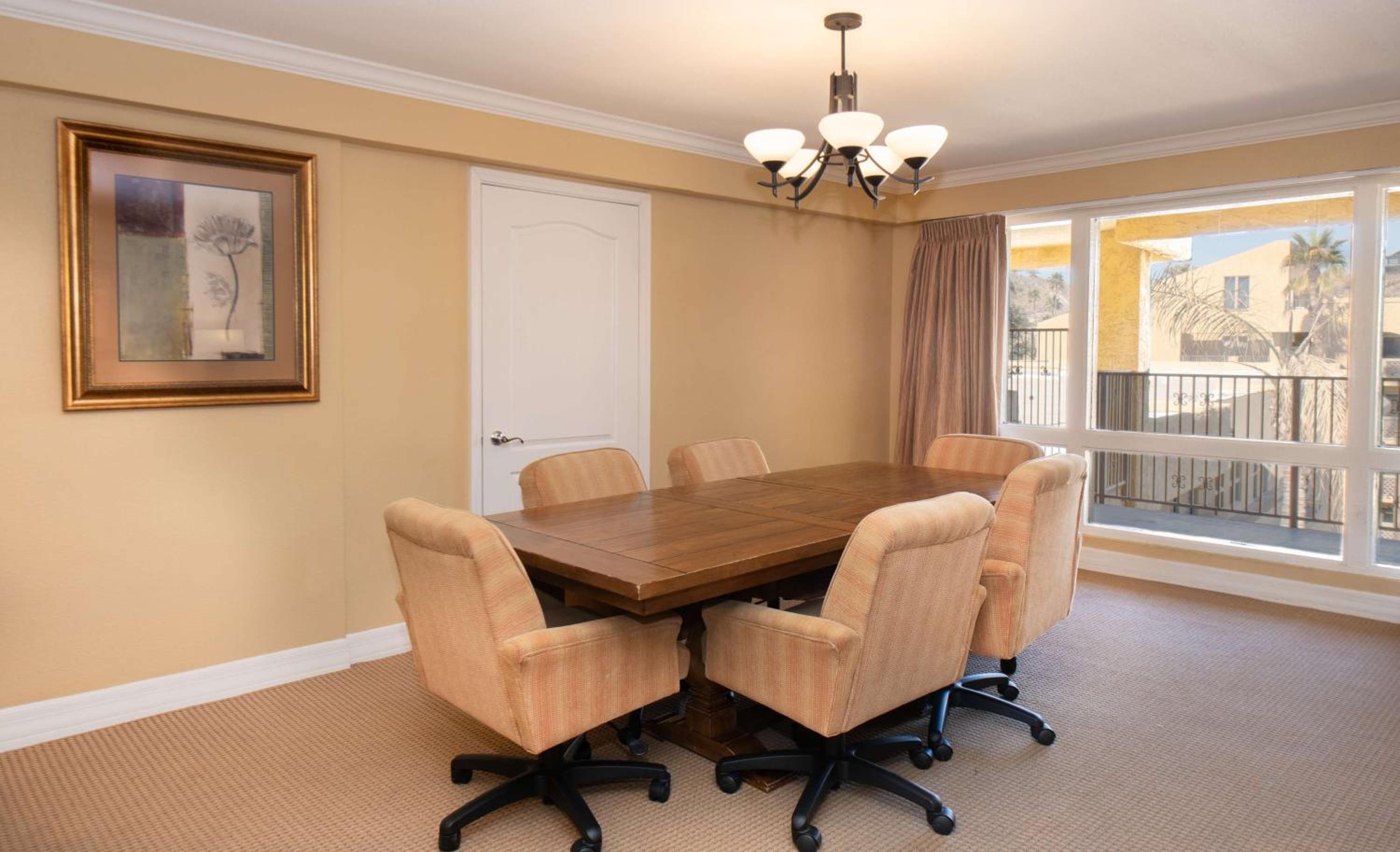 Ambassador King Suite - Photo 6