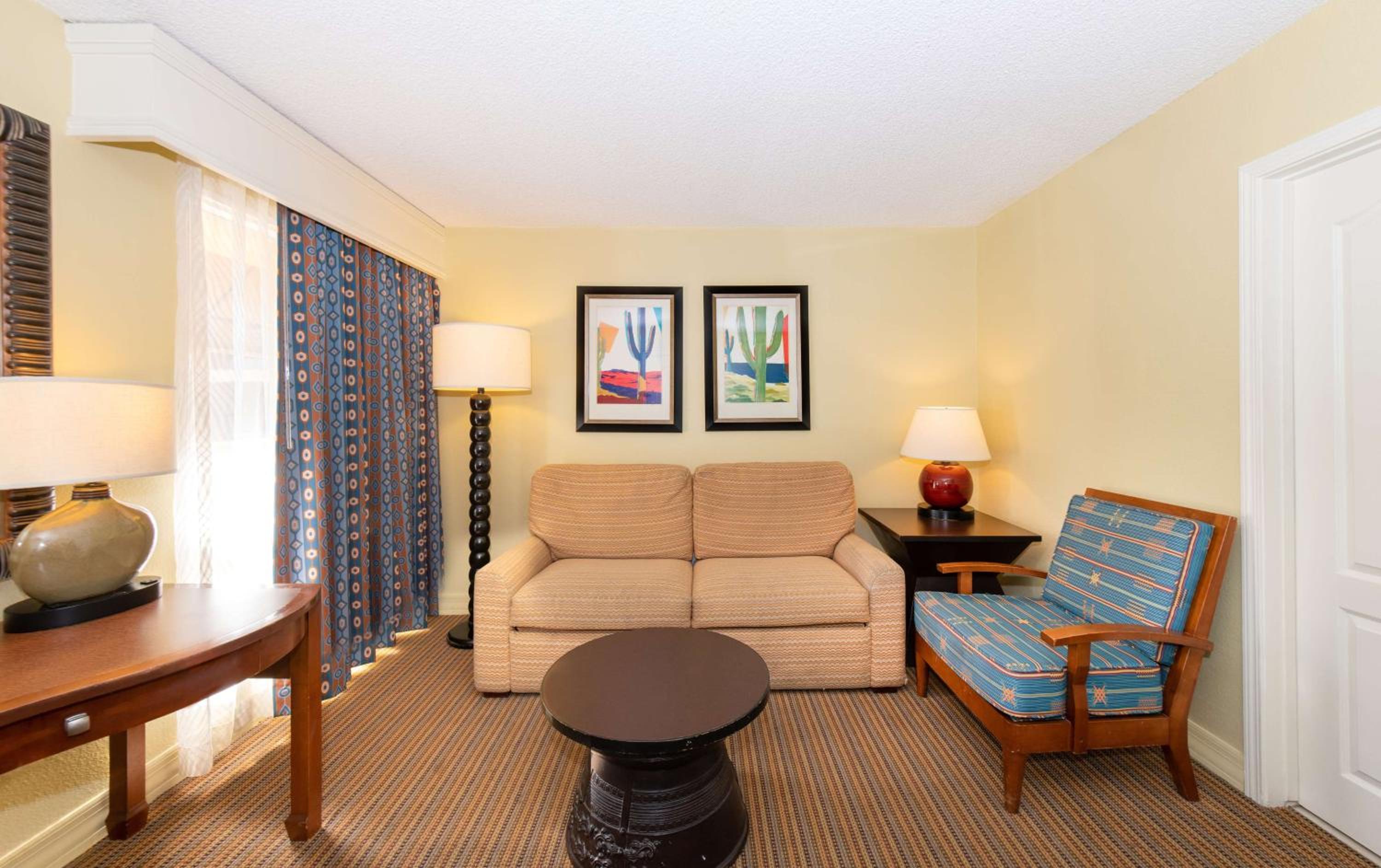 One-Bedroom King Suite with Tub - Mobility and Hearing Access photo 2