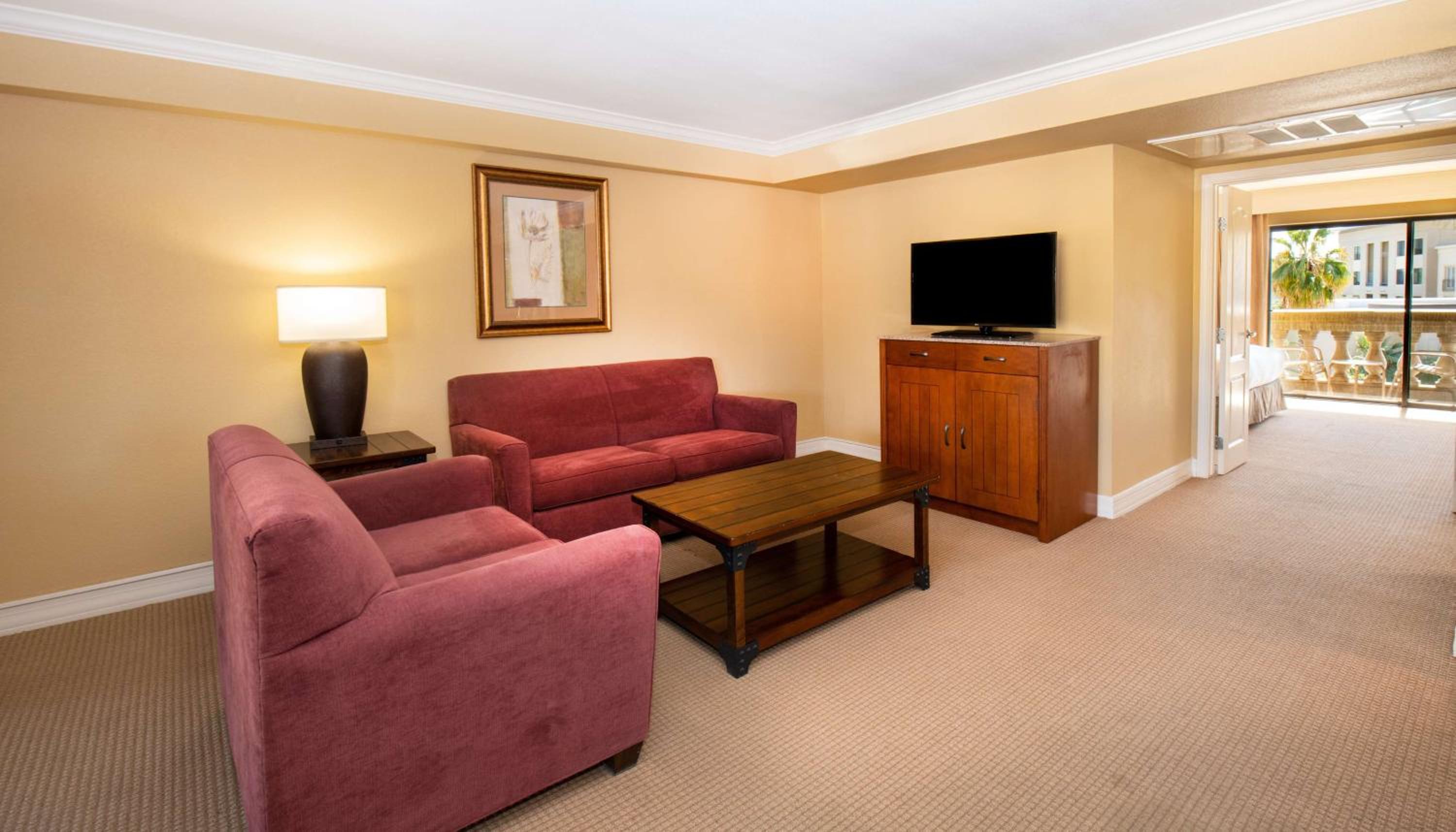 Ambassador King Suite - Photo 4