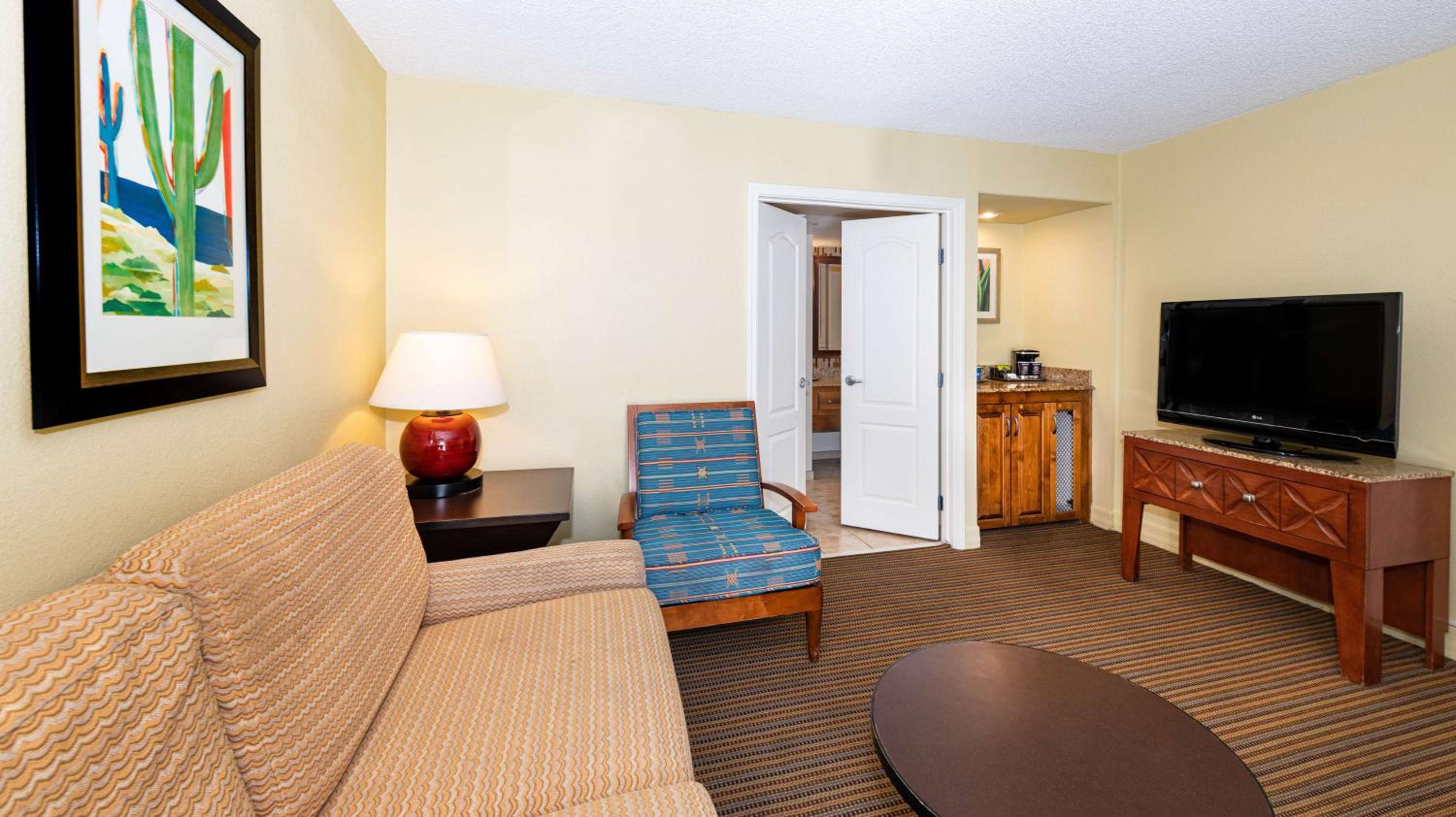 One-Bedroom King Suite - Photo 6