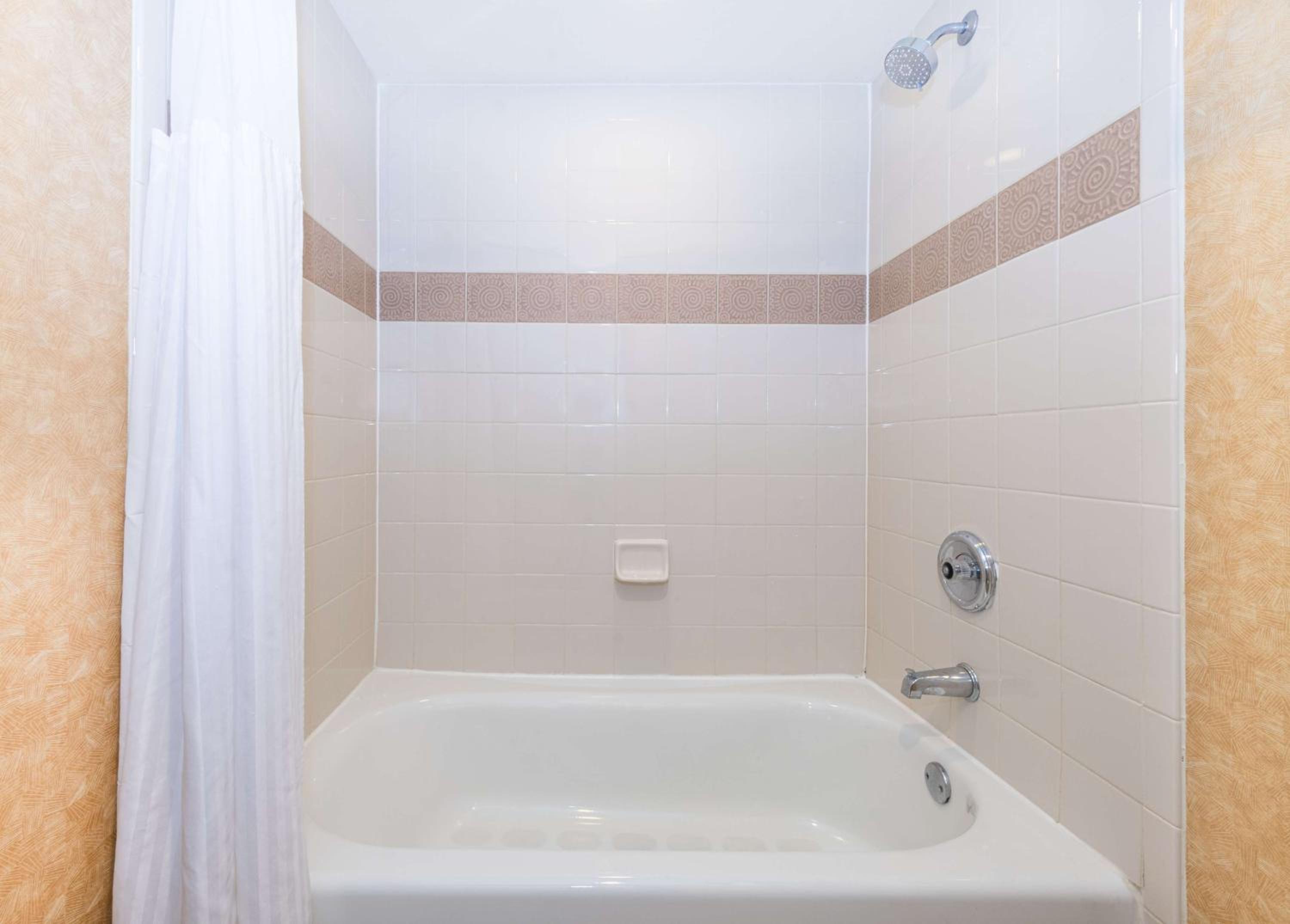 One-Bedroom King Suite - Photo 3