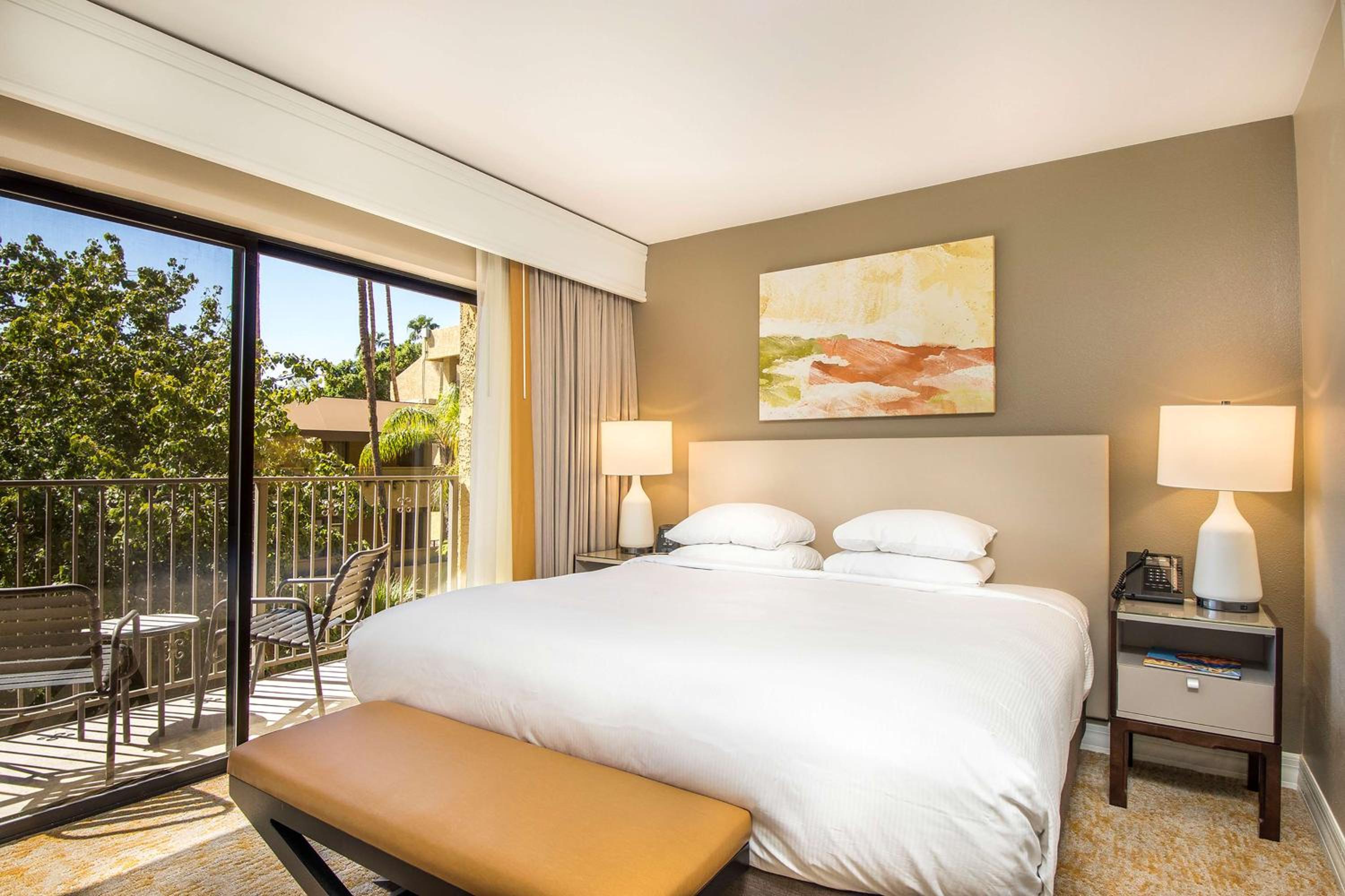 One-Bedroom King Suite - Hearing Access - Photo 4