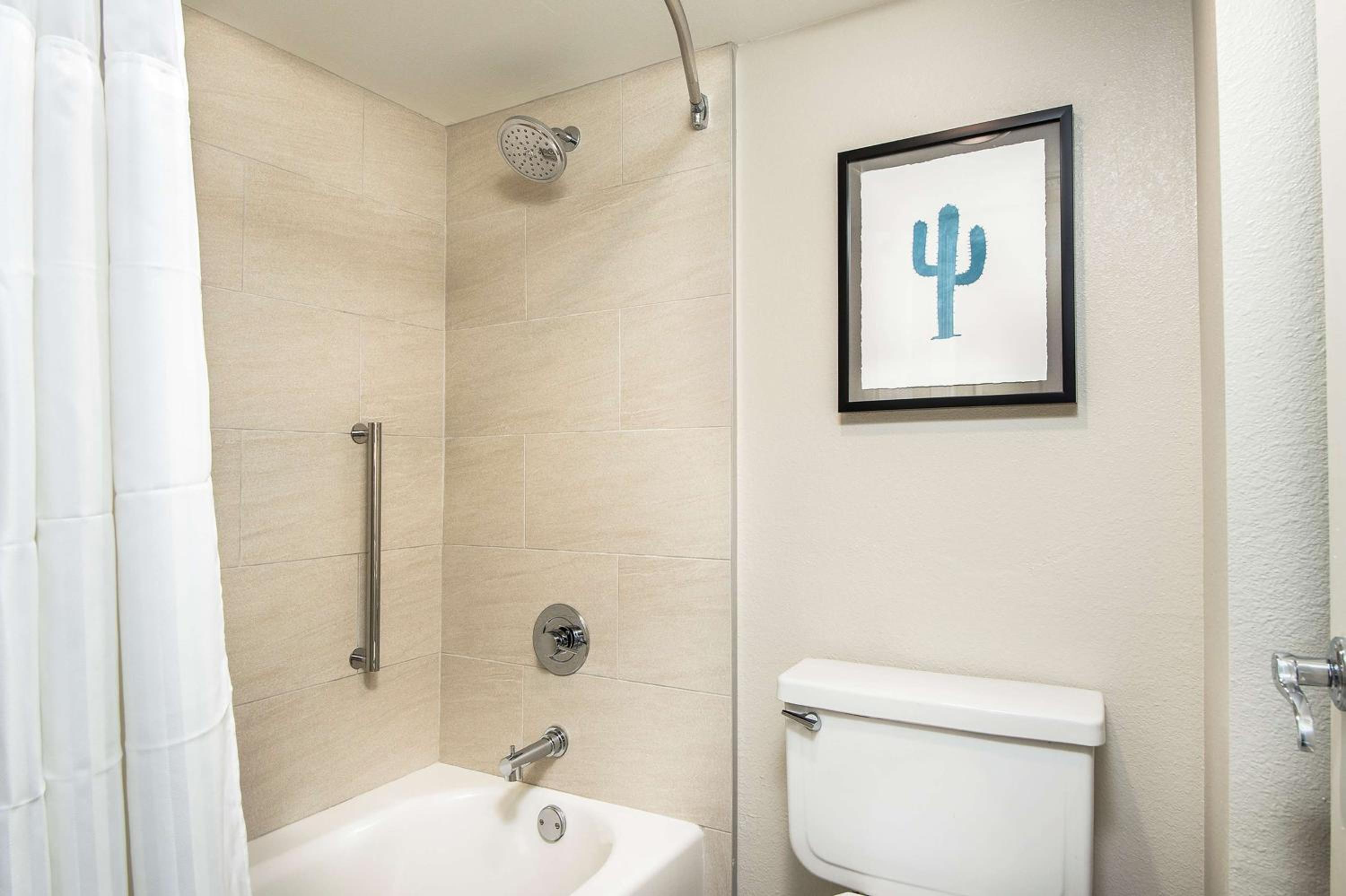 One-Bedroom Suite, 2 Queen Beds - Photo 2