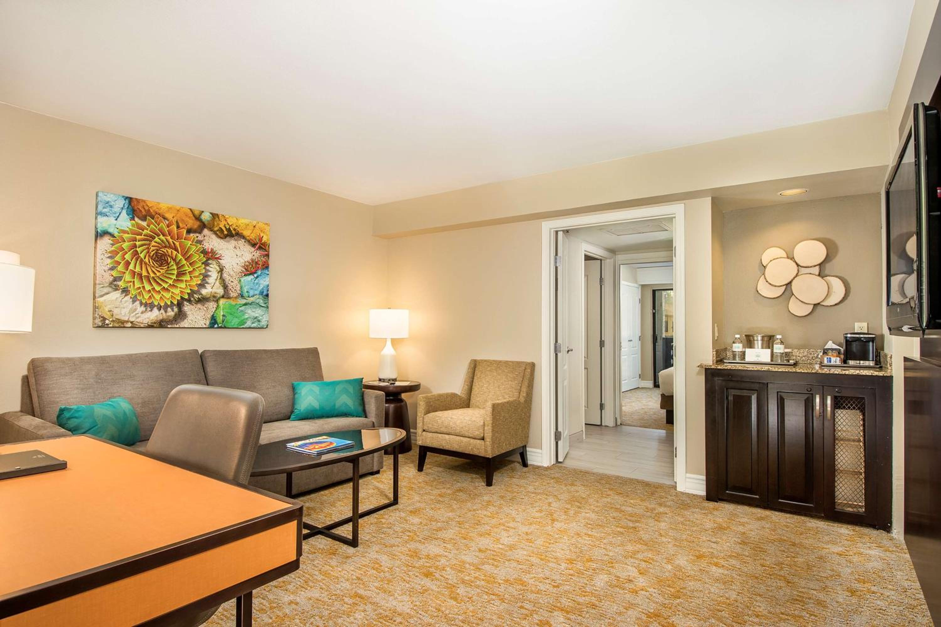 One-Bedroom Suite, 2 Queen Beds - Photo 1