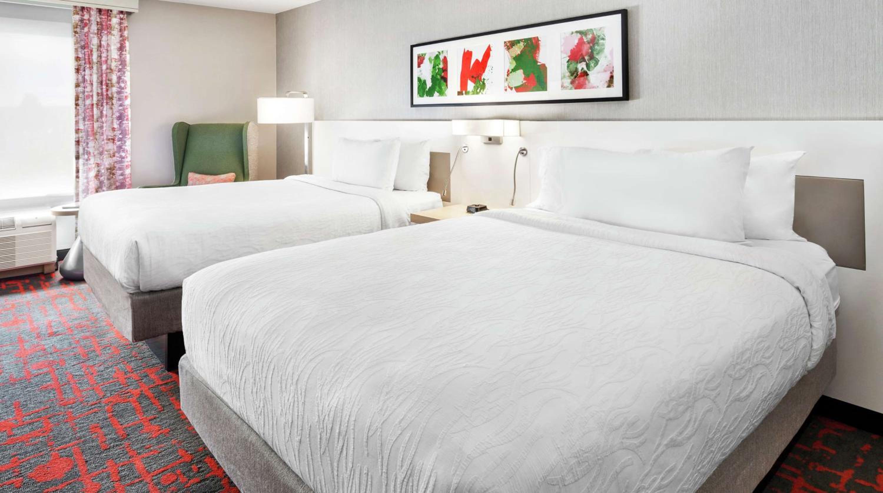 Queen Room with Two Queen Beds - Photo 3