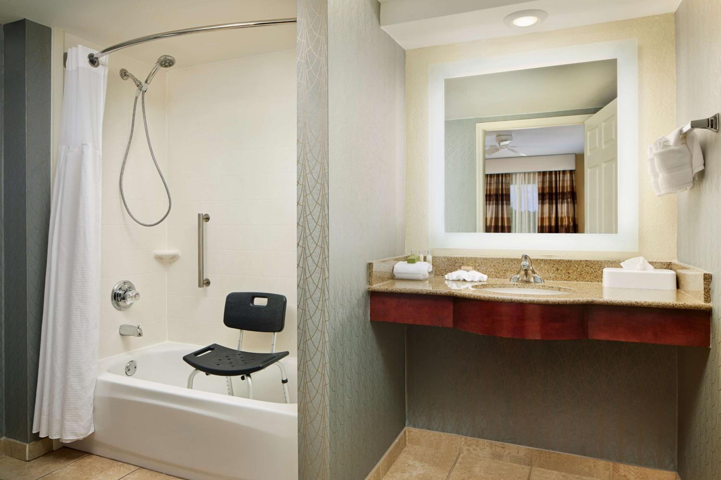 One-Bedroom King Suite - Non-Smoking - Photo 2