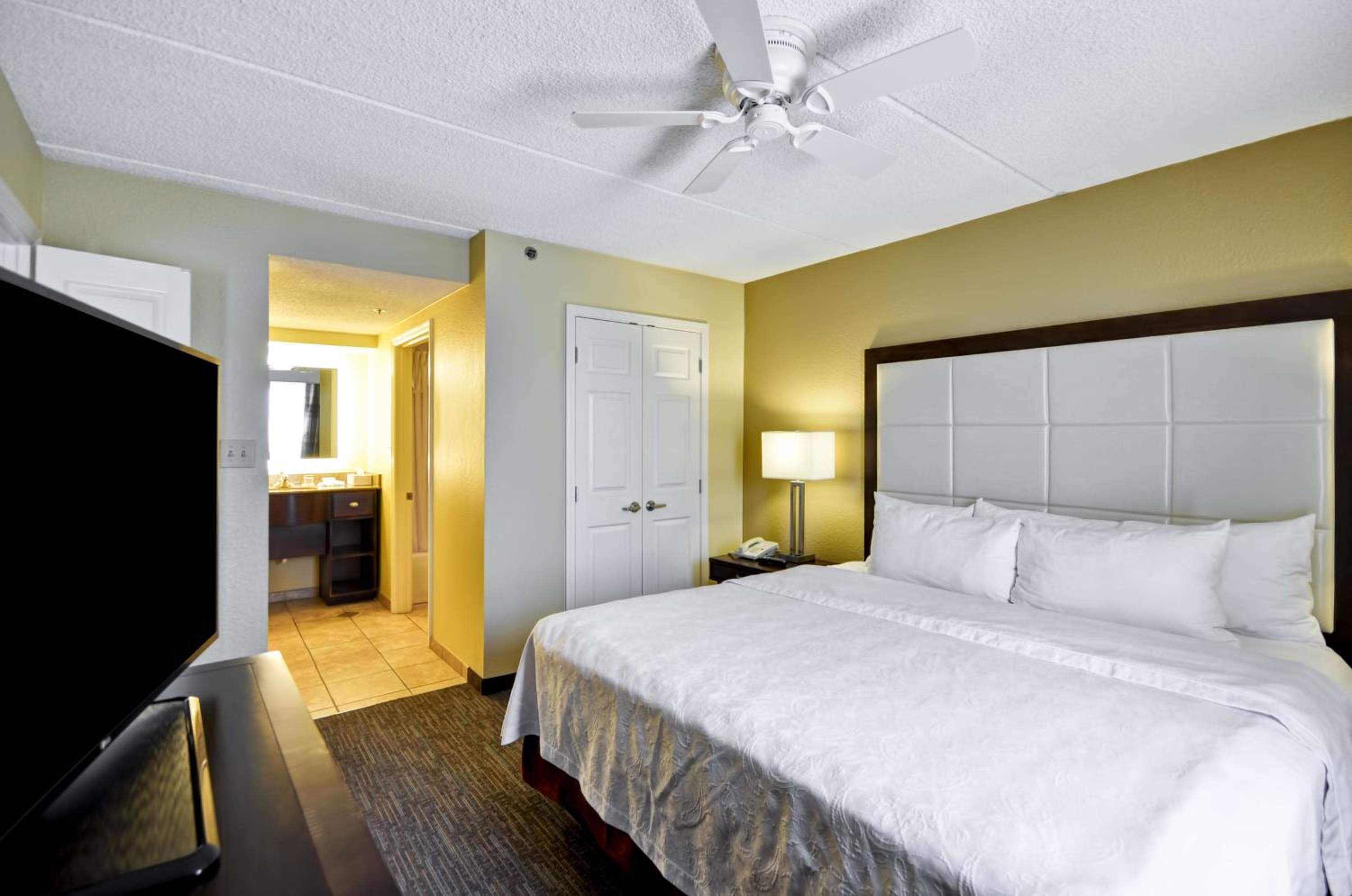 Two-Bedroom King Suite with Two Queen Beds and Two Baths - Non-Smoking - Photo 2