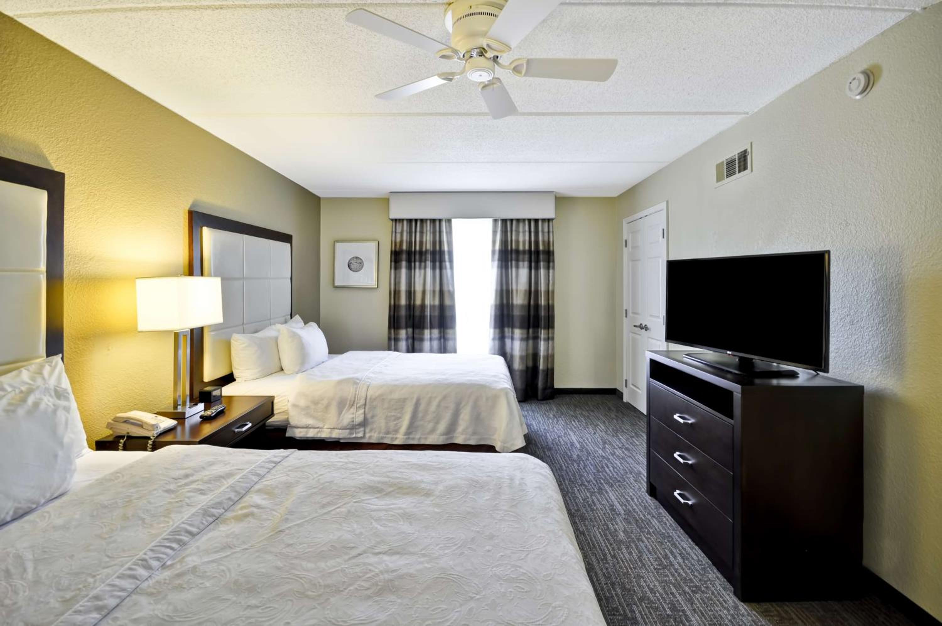 Two-Bedroom King Suite with Two Queen Beds and Two Baths - Non-Smoking - Photo 3
