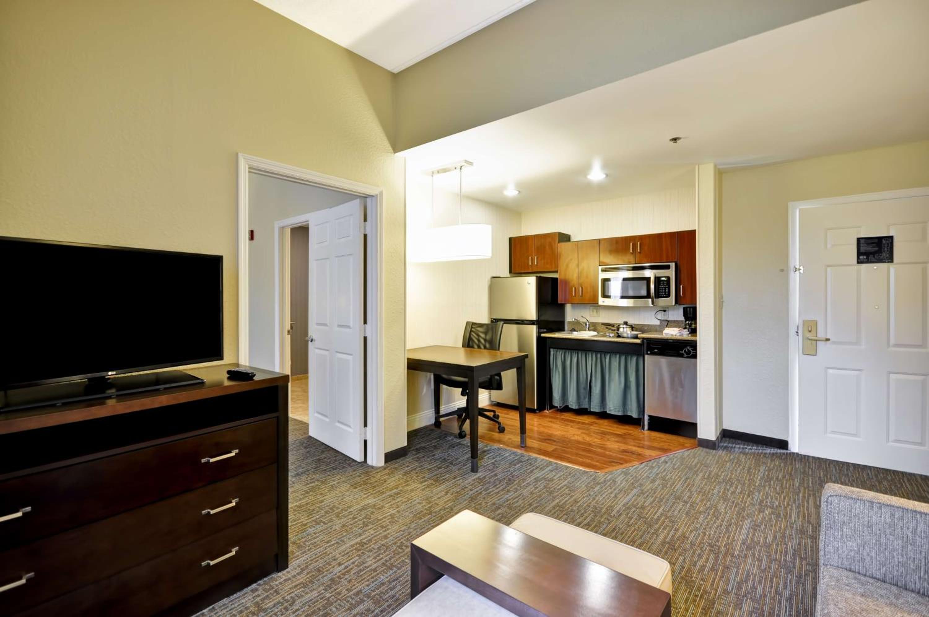 One-Bedroom King Suite - Non-Smoking - Photo 4