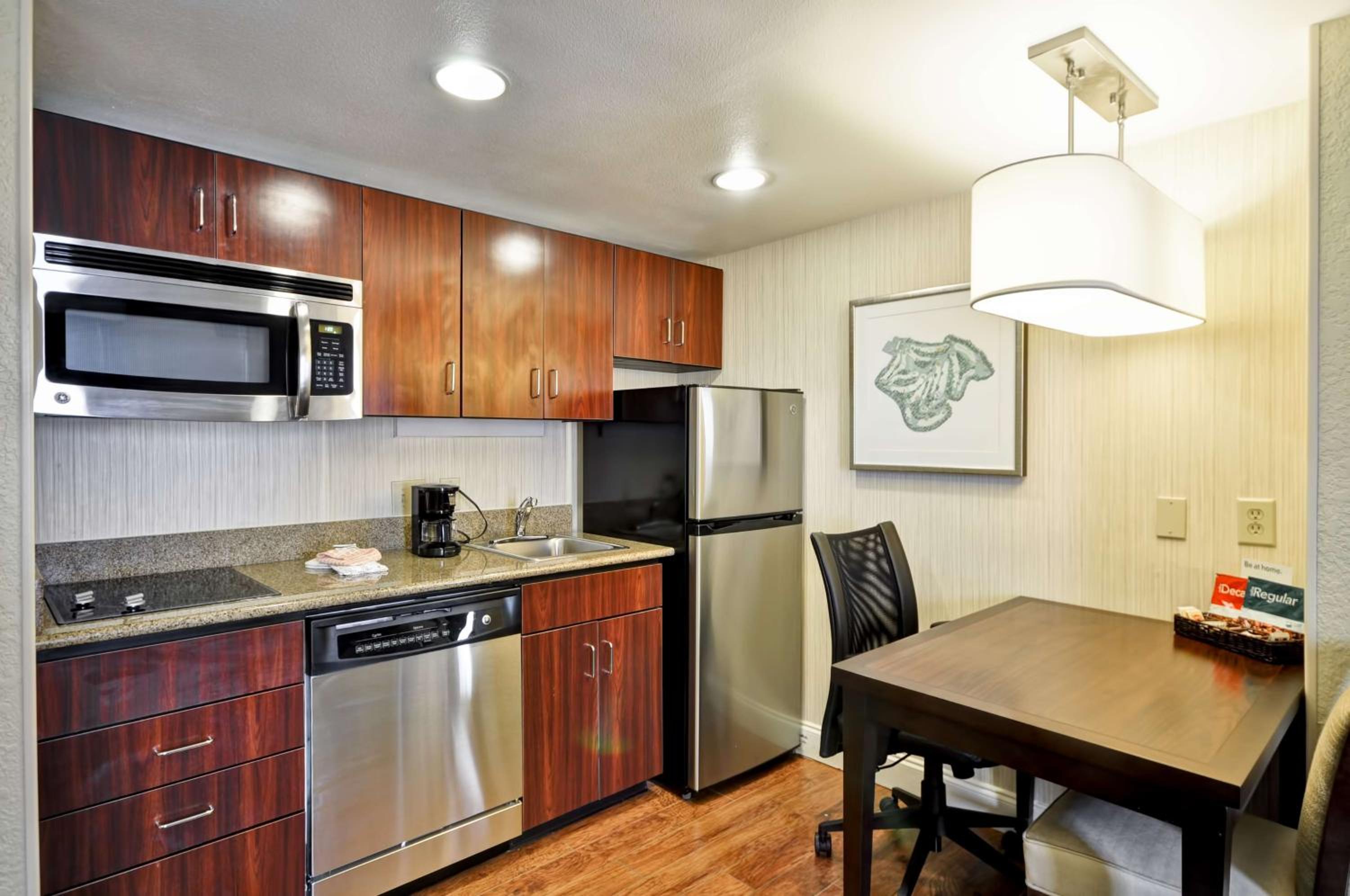 Two-Bedroom King Suite with Two Queen Beds and Two Baths - Non-Smoking - Photo 4