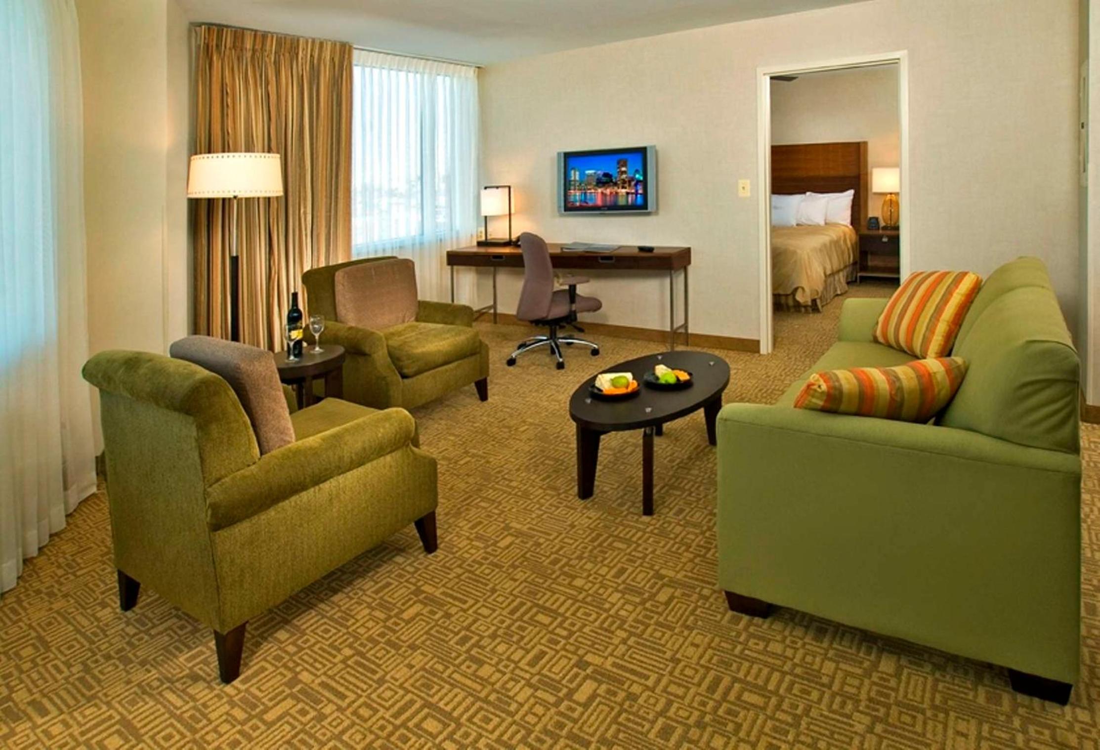 One-Bedroom King Suite with Sofa Bed - Non-Smoking - Photo 2