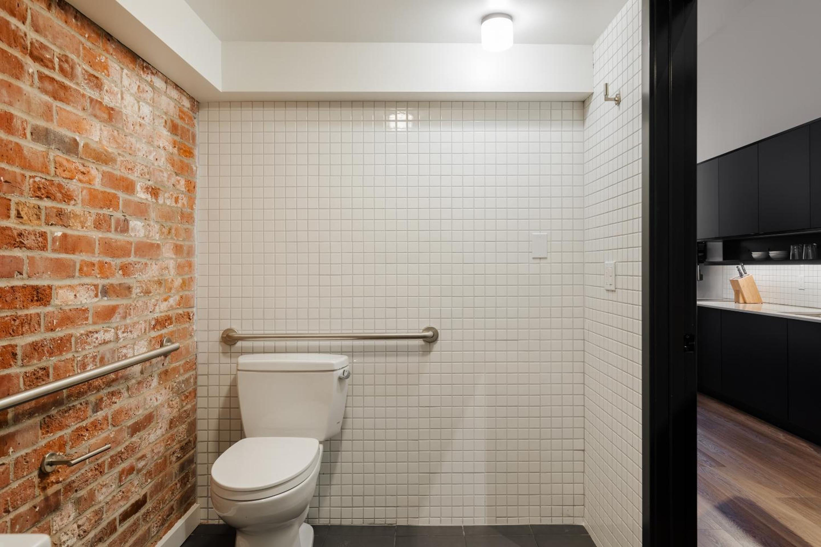 Queen Room - Disability Access photo 2