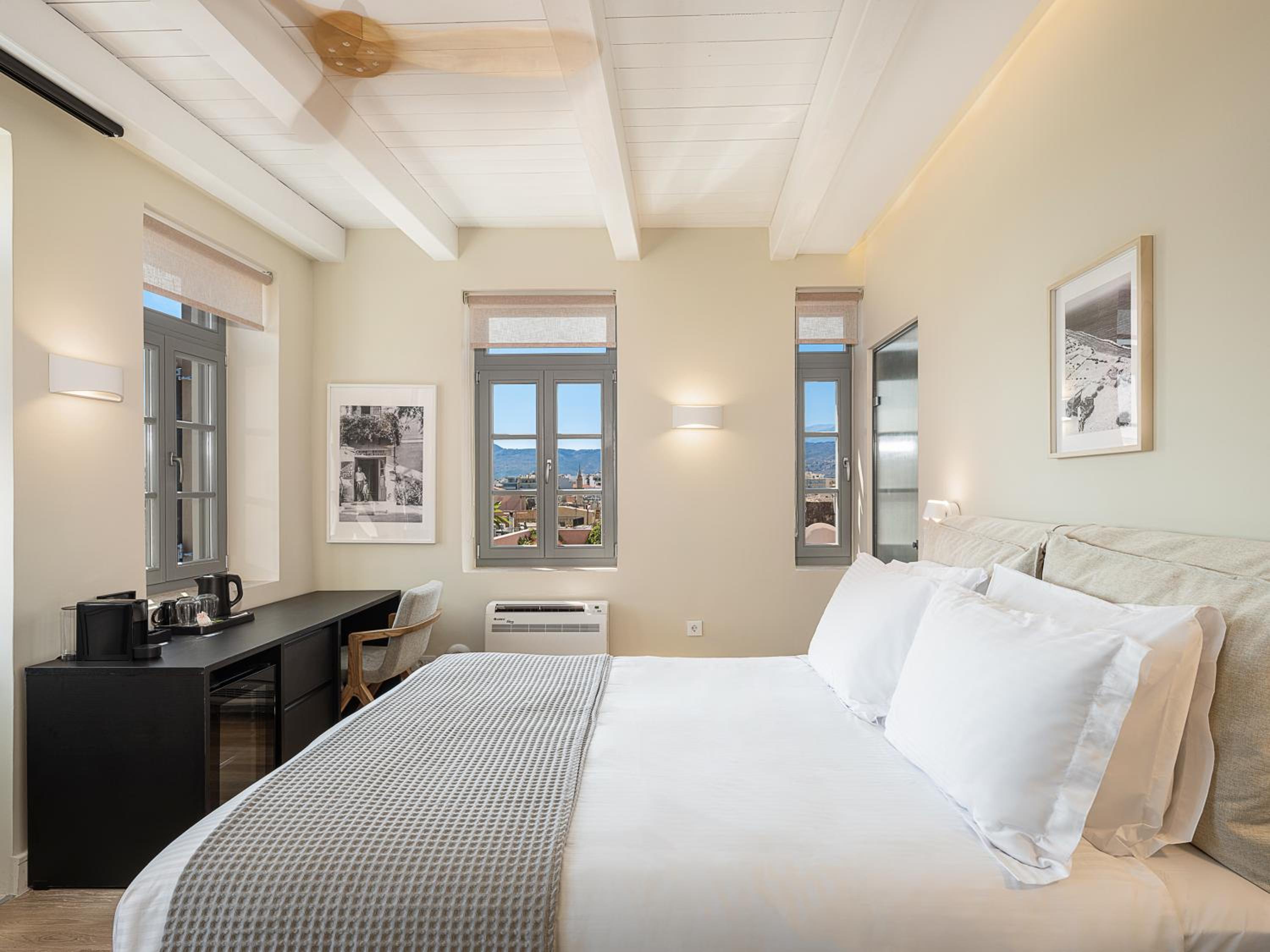 Deluxe Double Room with Balcony photo 1