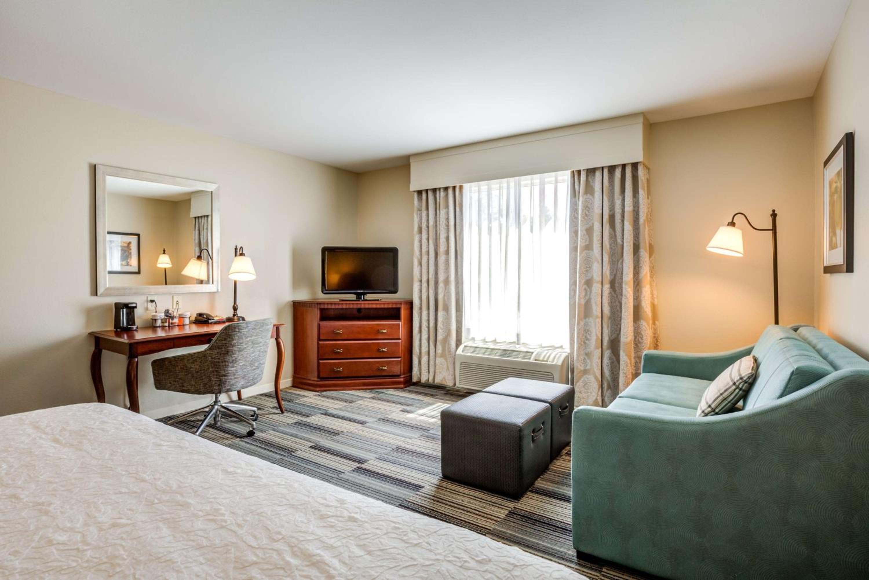King Room with Sofa Bed - Hearing Accessible/Non-Smoking - Photo 3
