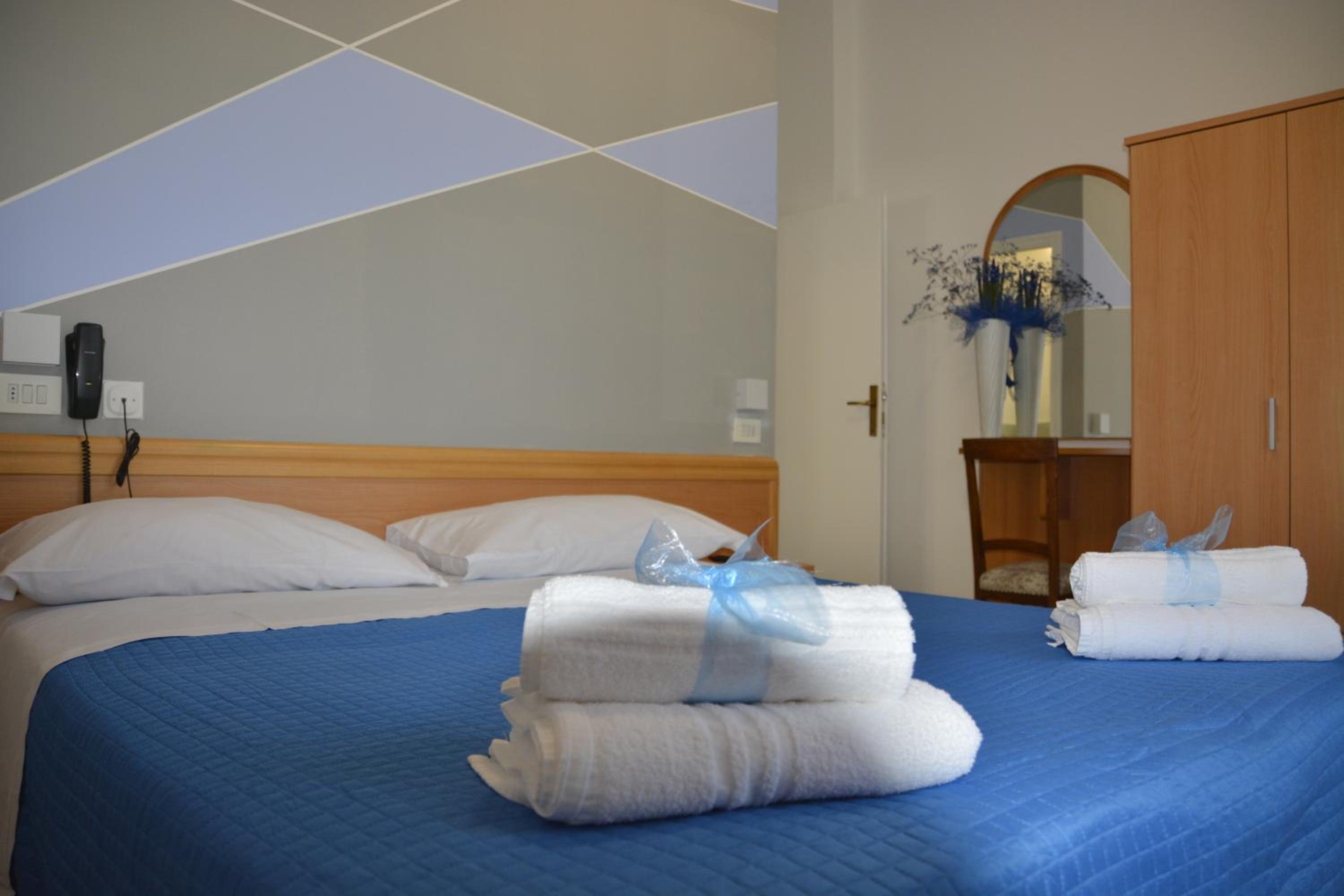 Deluxe Room - Photo 5