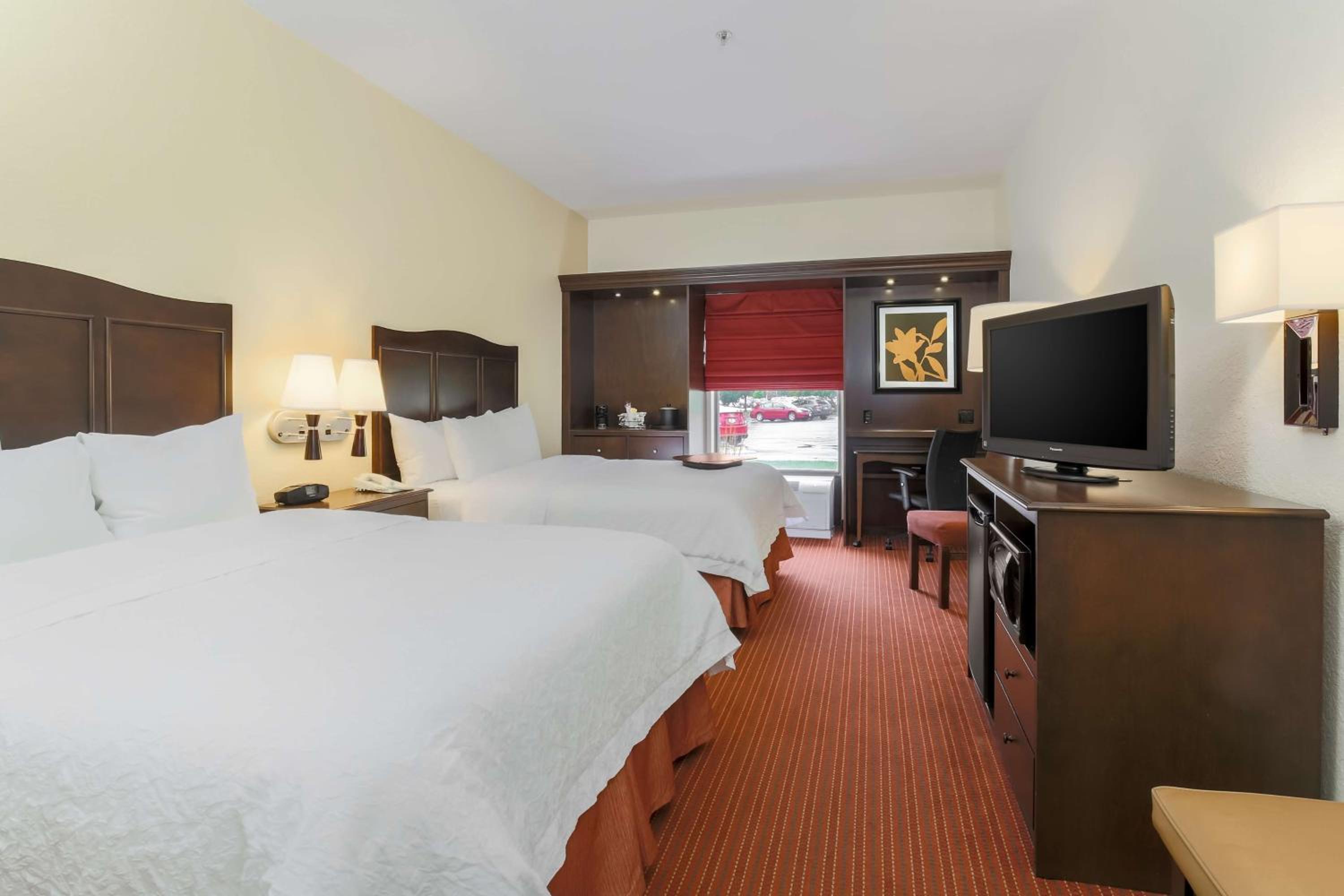 Deluxe Queen Room with Two Queen Beds - Non-Smoking - Photo 1