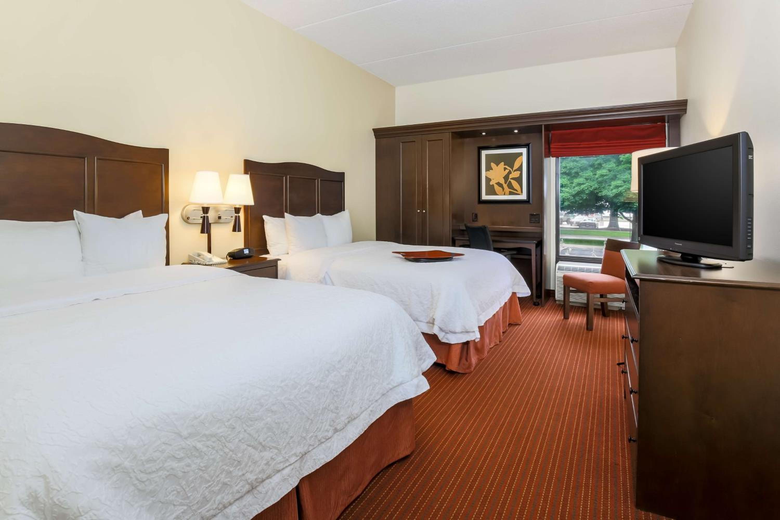 Room with Two Queen Beds - Non-Smoking - Photo 1