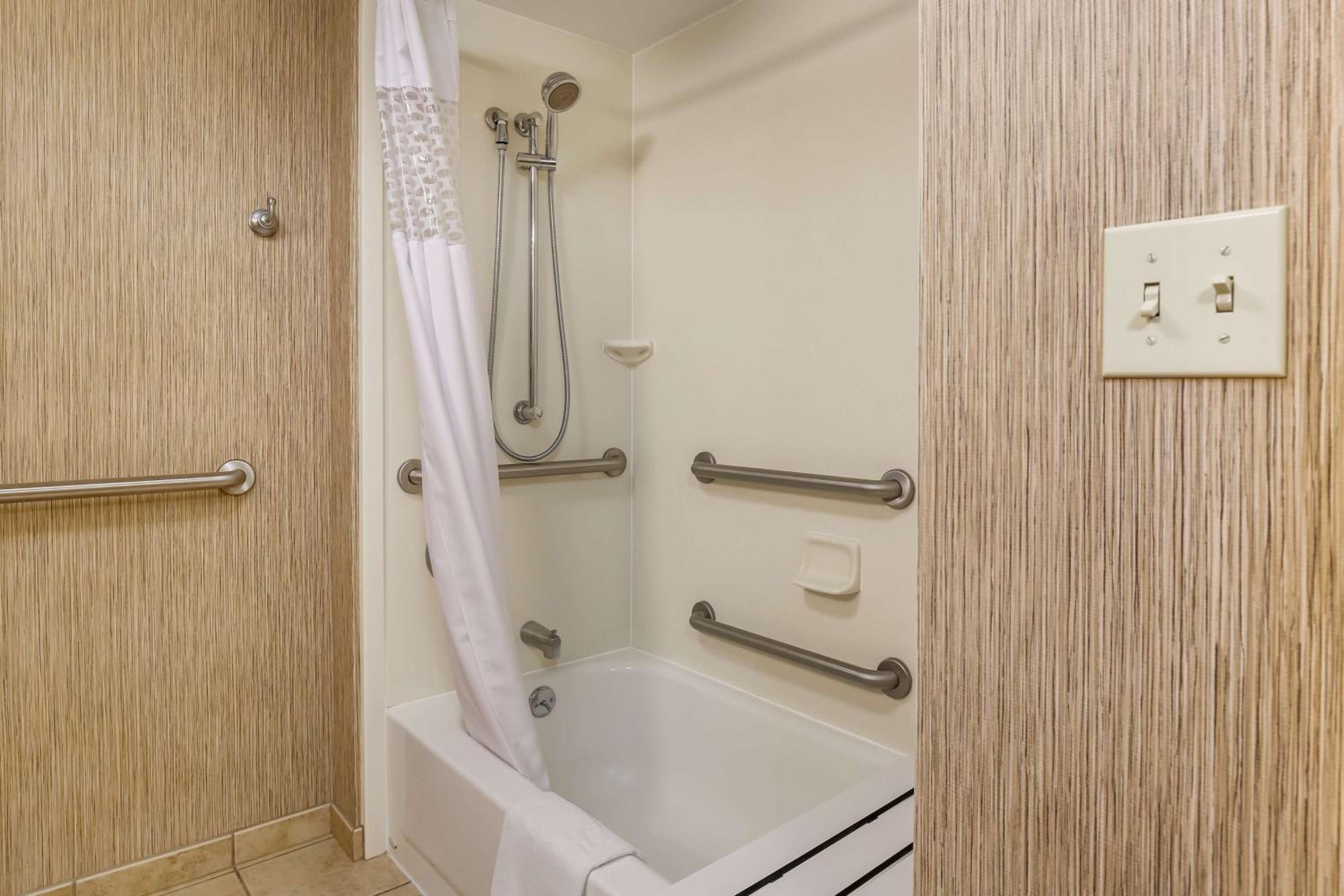 King Room - Mobility Access/Non-Smoking - Photo 4