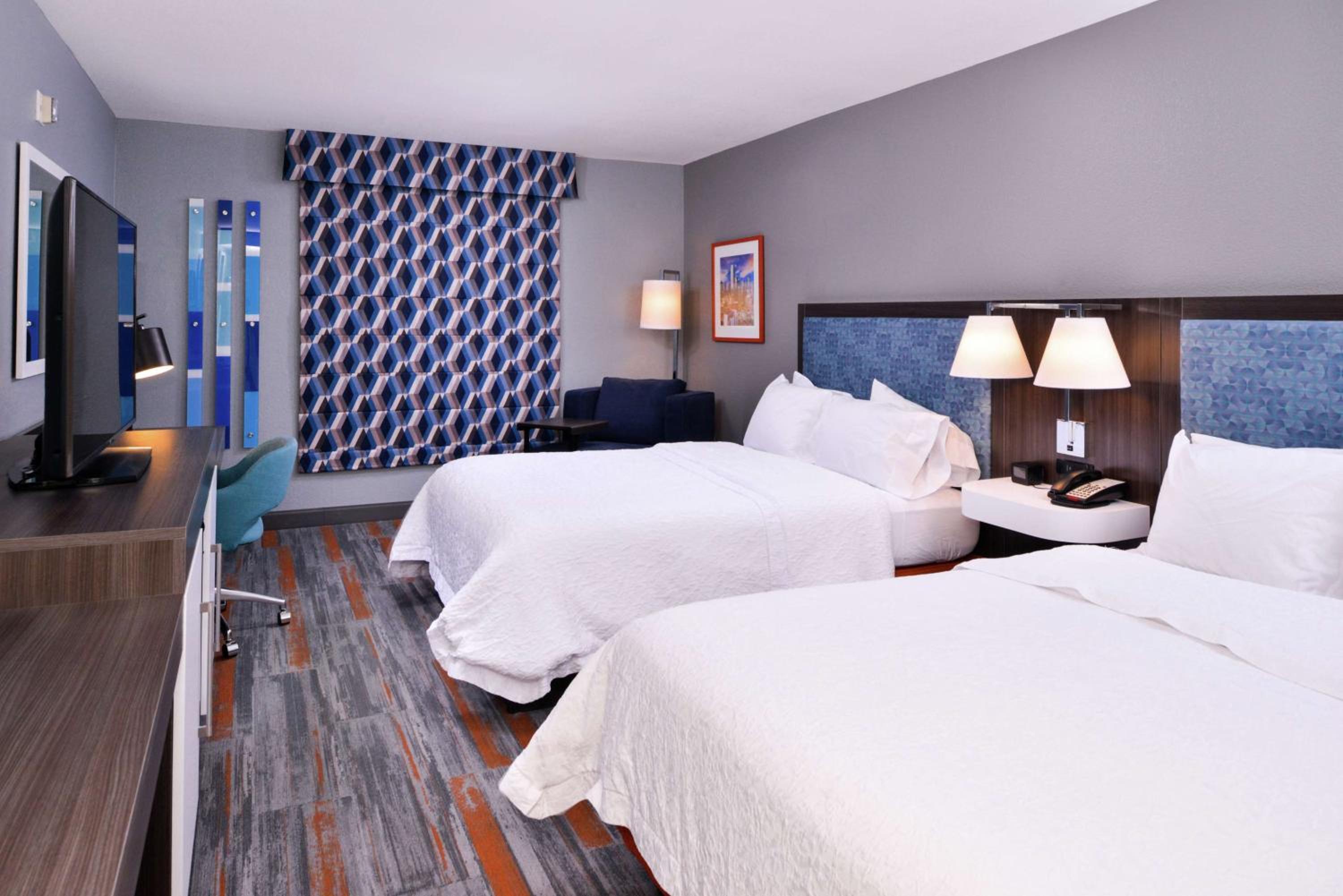 King Room with Accessible Tub - Mobility and Hearing Access/Non-Smoking - Photo 10