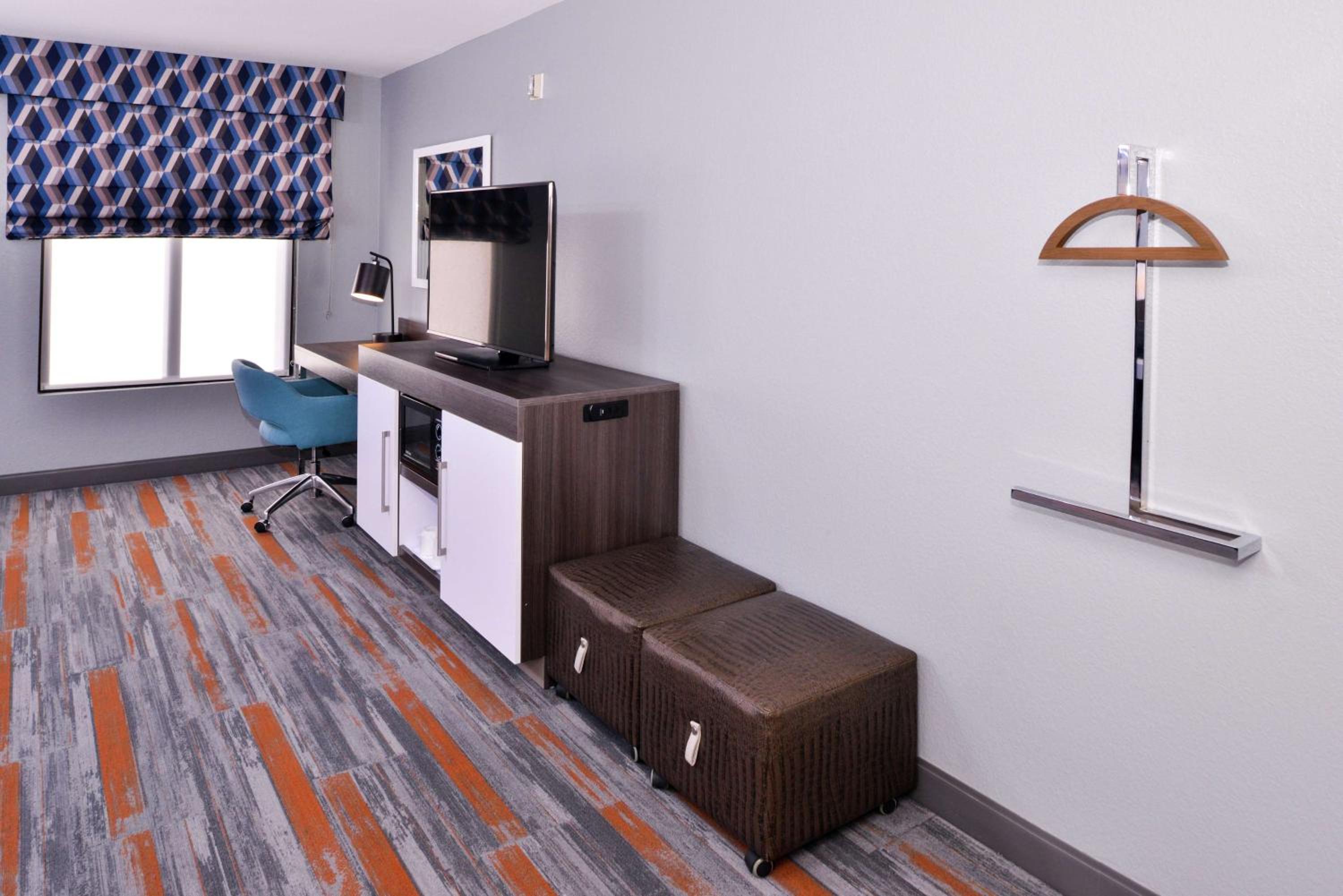 King Studio Suite with Sofa Bed - Hearing Access/Non-Smoking - Photo 3