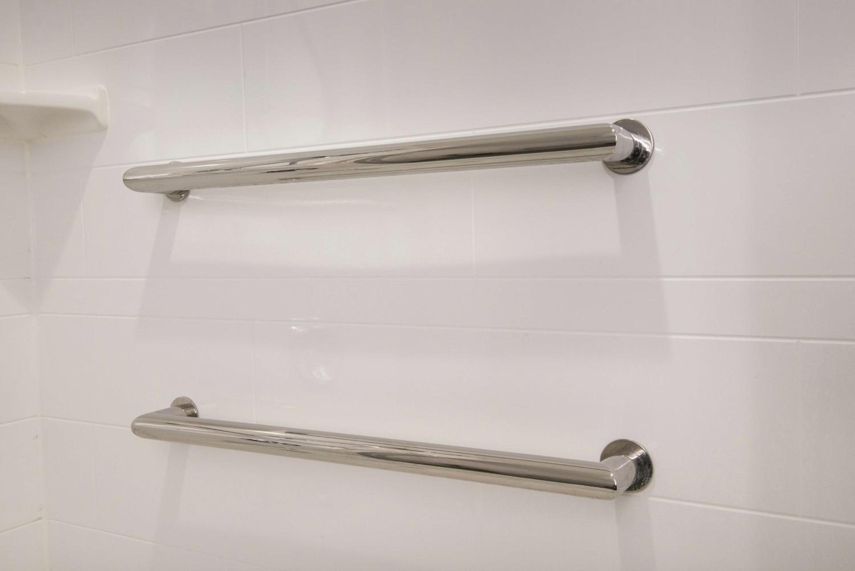 King Room with Accessible Tub - Mobility and Hearing Access/Non-Smoking - Photo 6