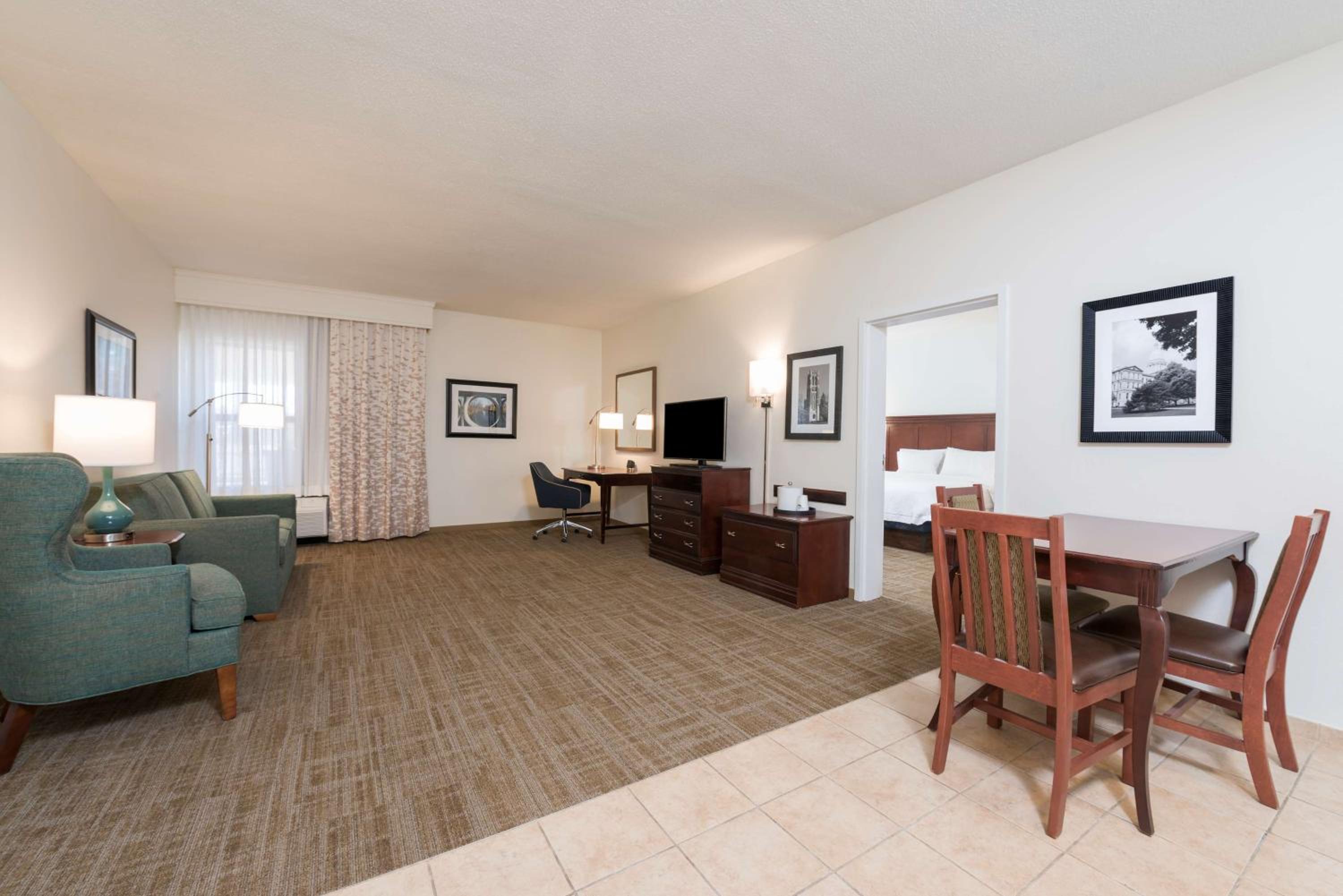 One-Bedroom King Suite - Non-Smoking - Photo 2
