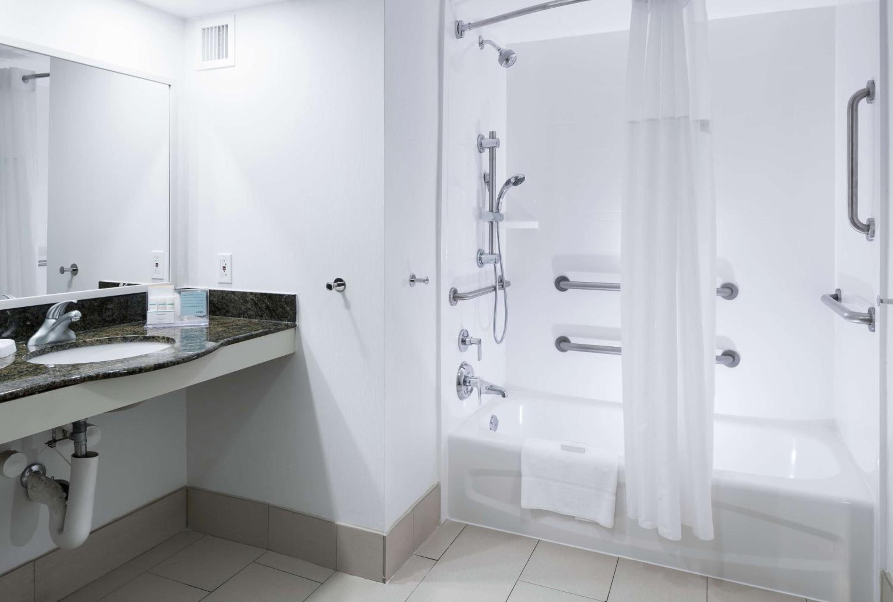 King Room Mobility/Hearing Accessible with Bathtub  - Photo 3
