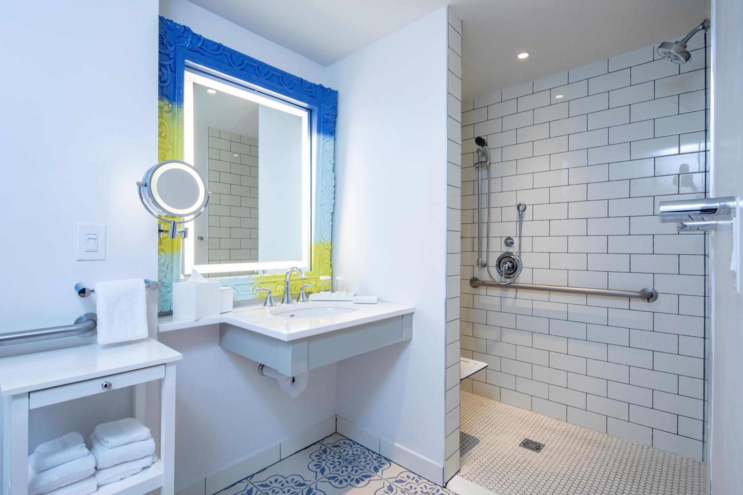 Mobility Accessible Standard 2 Queen Room, w/roll-in shower (Includes Early Park Admission*)