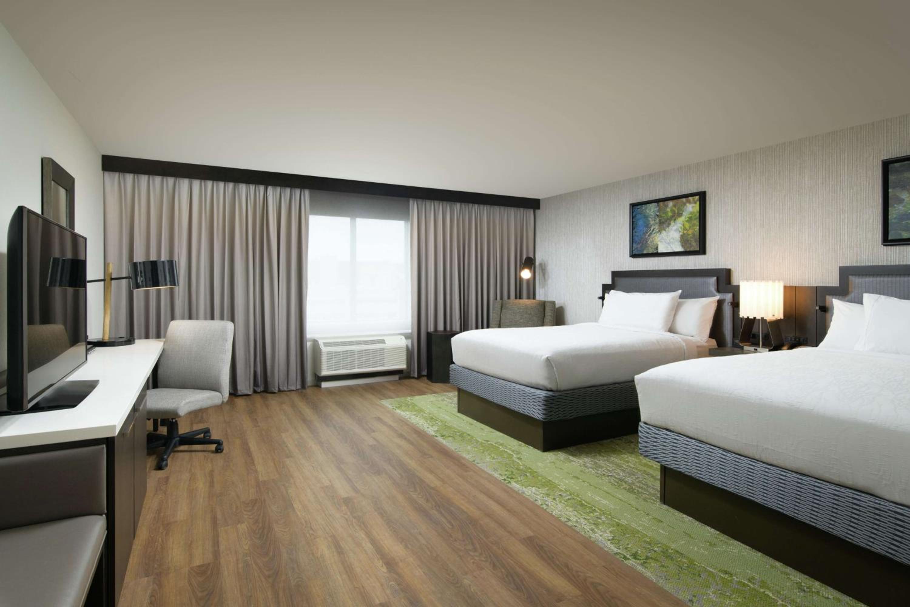 Deluxe Queen Room with Two Queen Beds - Photo 3