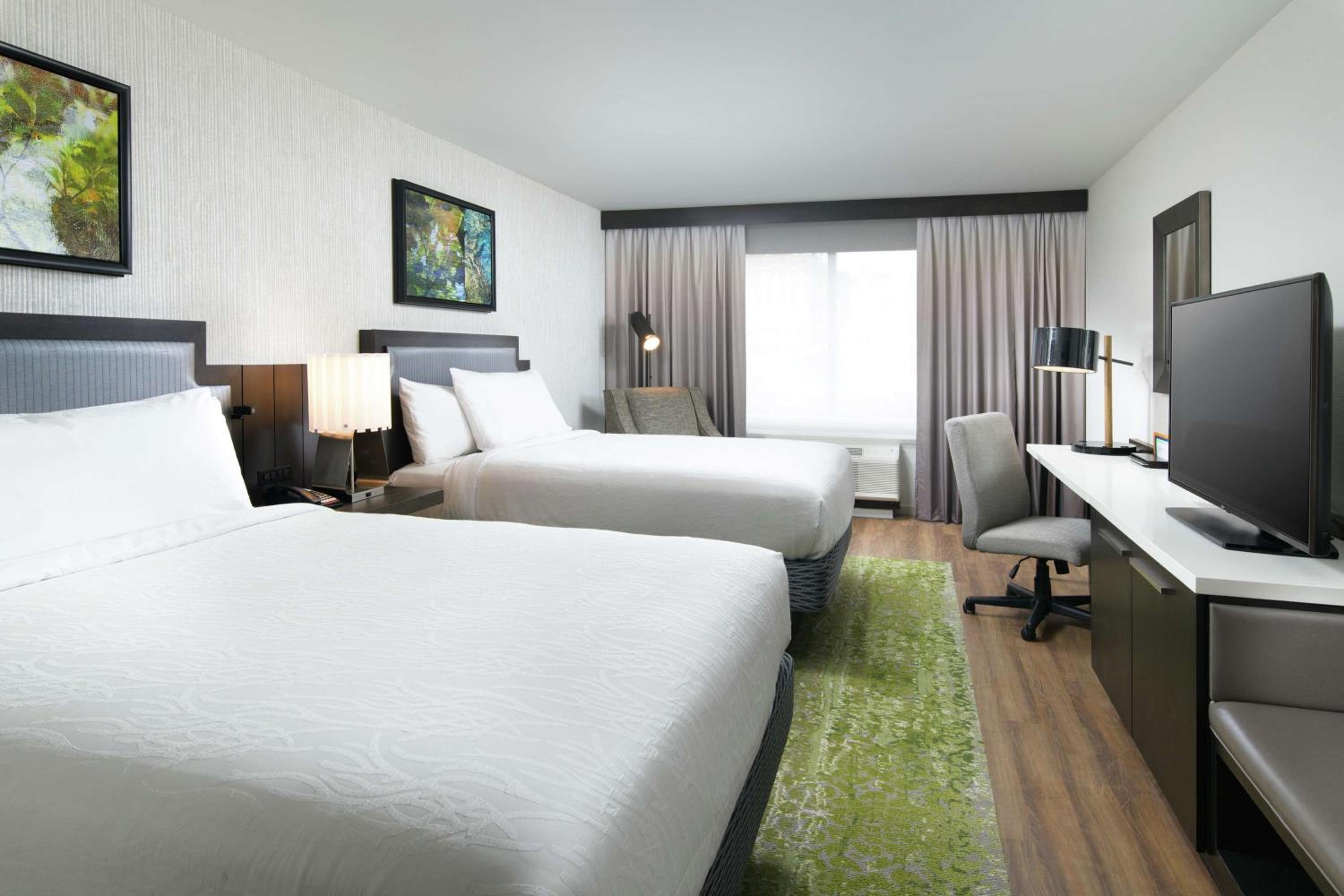 Queen Room with Two Queen Beds - Photo 3