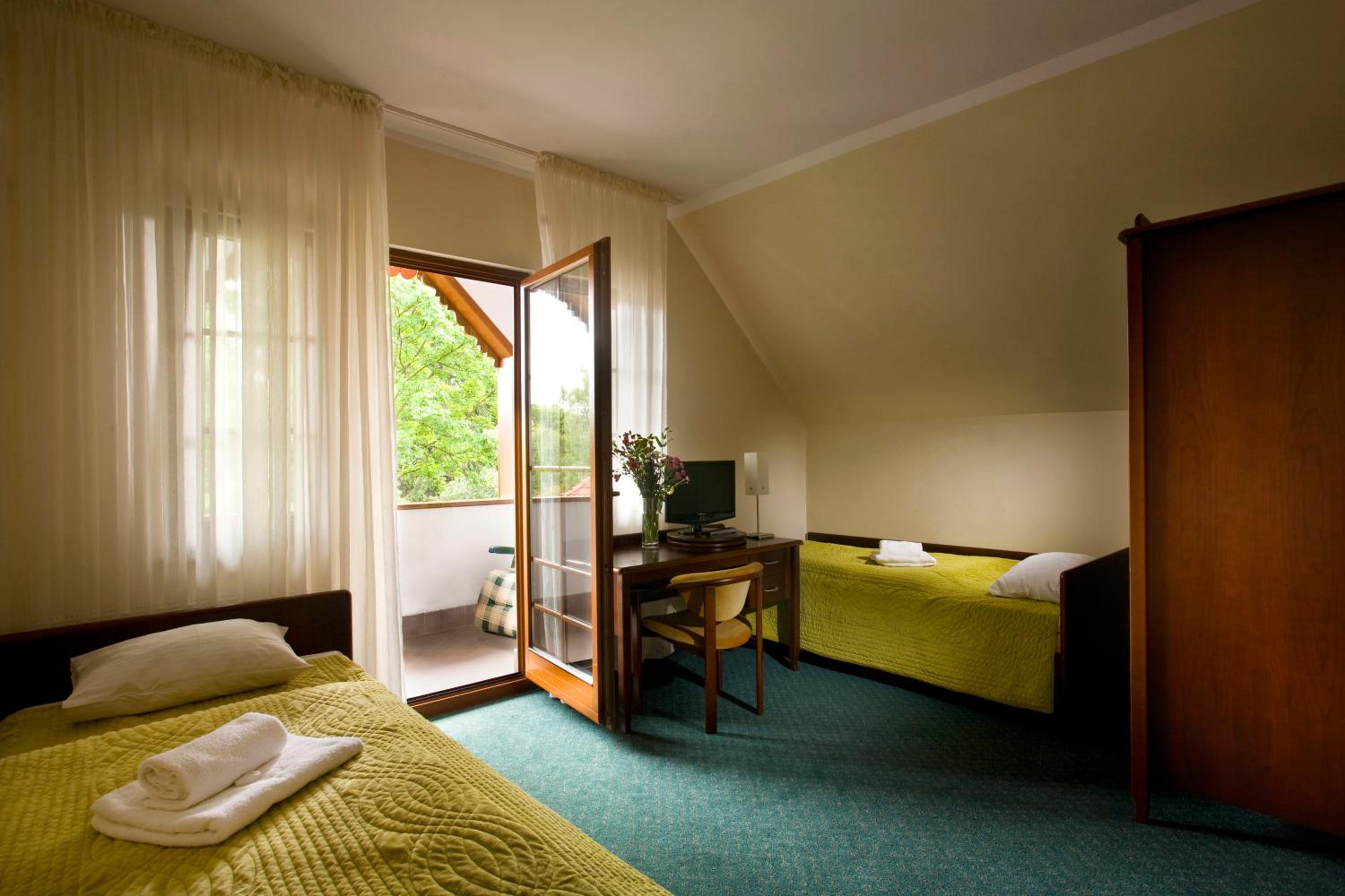 Twin Room - Photo 1