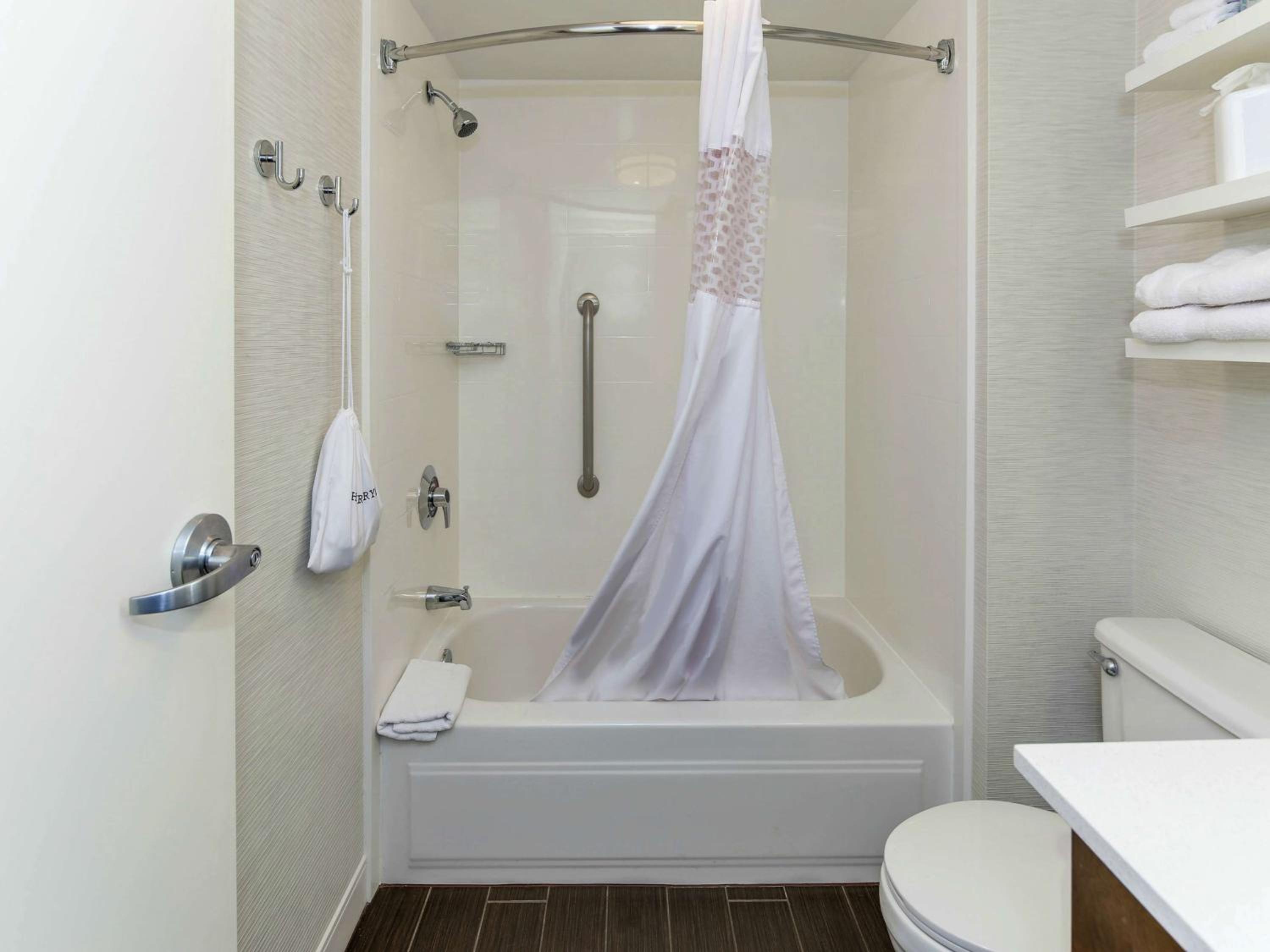 King Room - Hearing Access/Non-Smoking - Photo 2