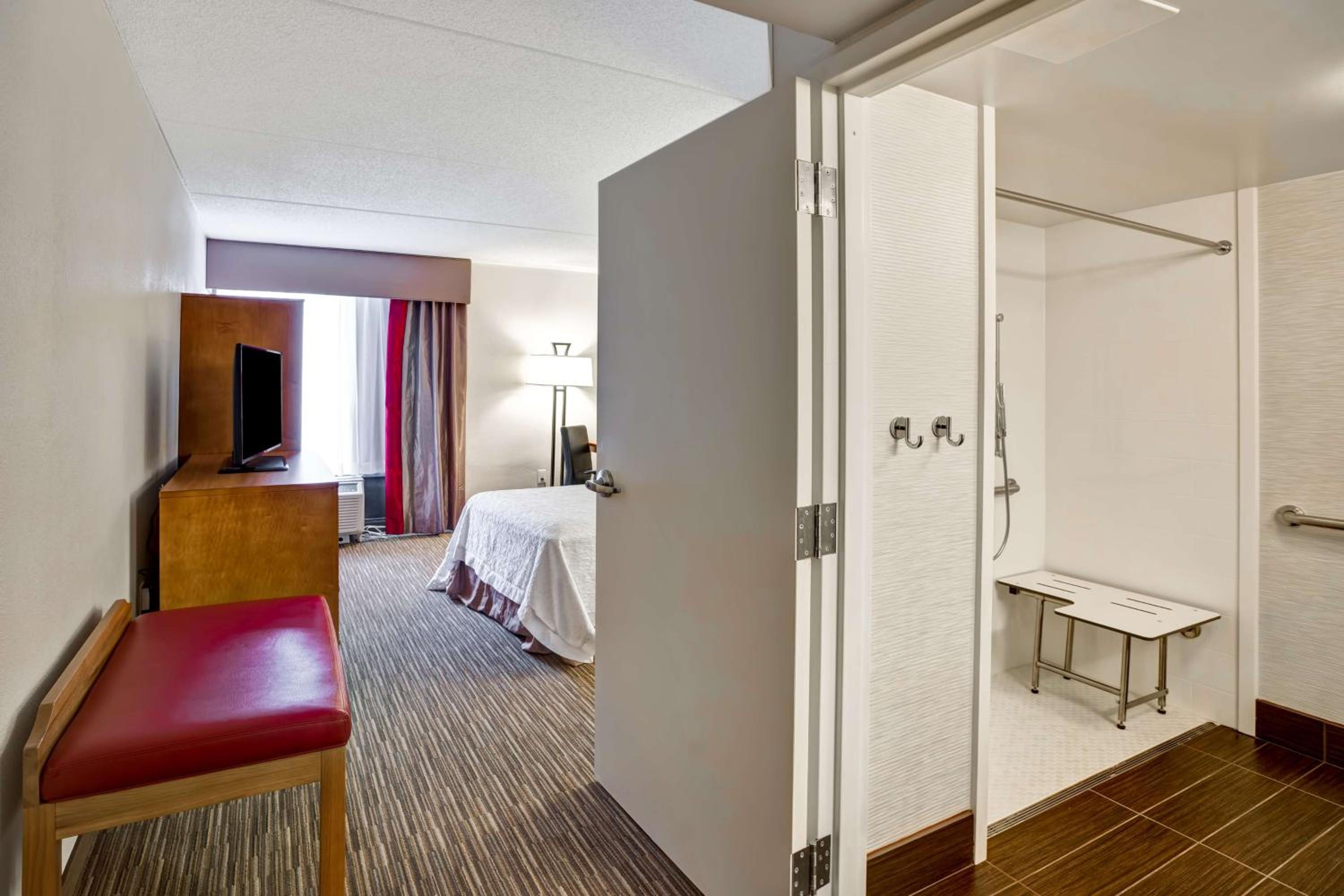 Double Room with Roll-In Shower - Mobility Access/Non-Smoking