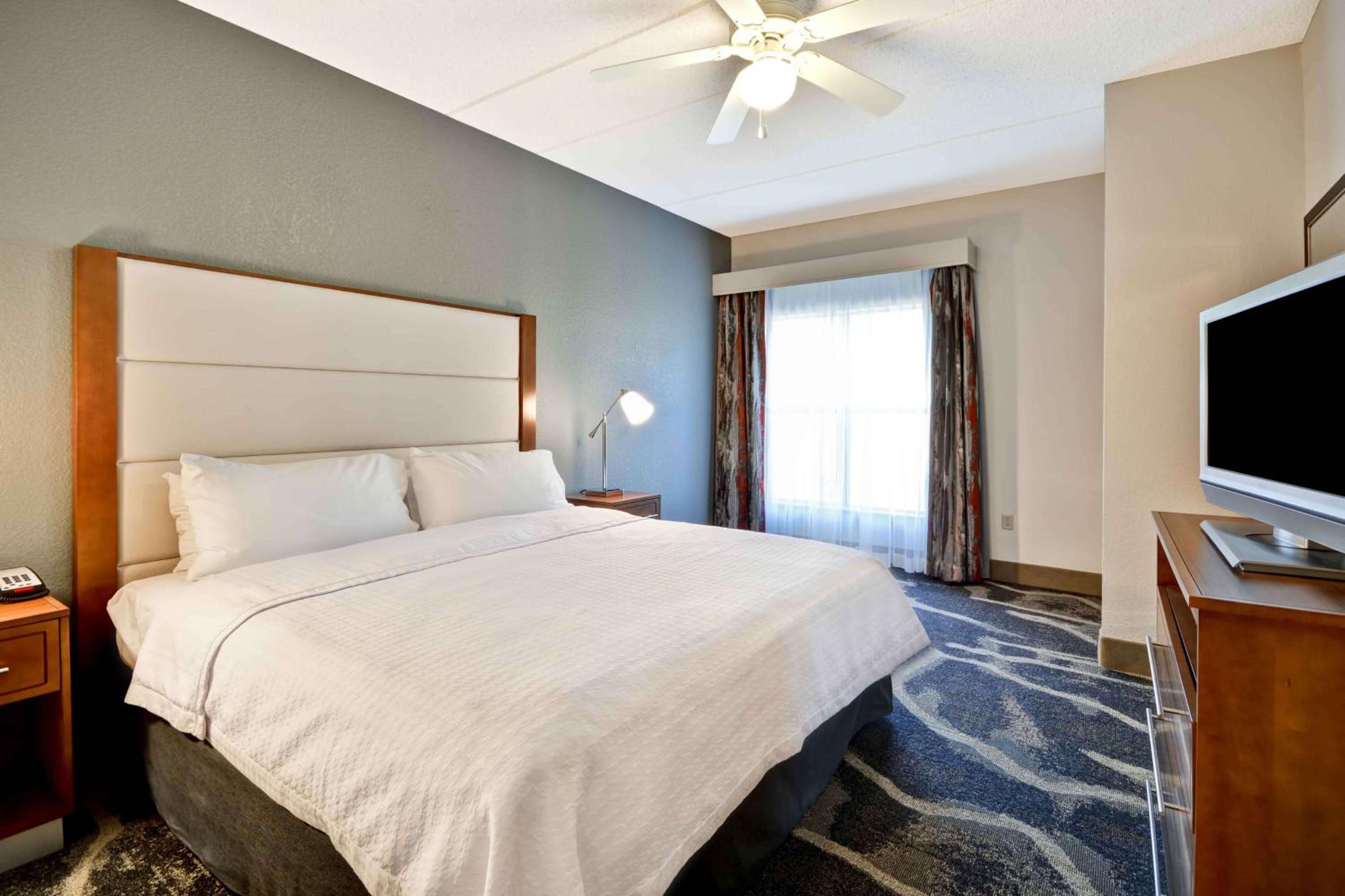 Premium One-Bedroom King Suite - Non-Smoking