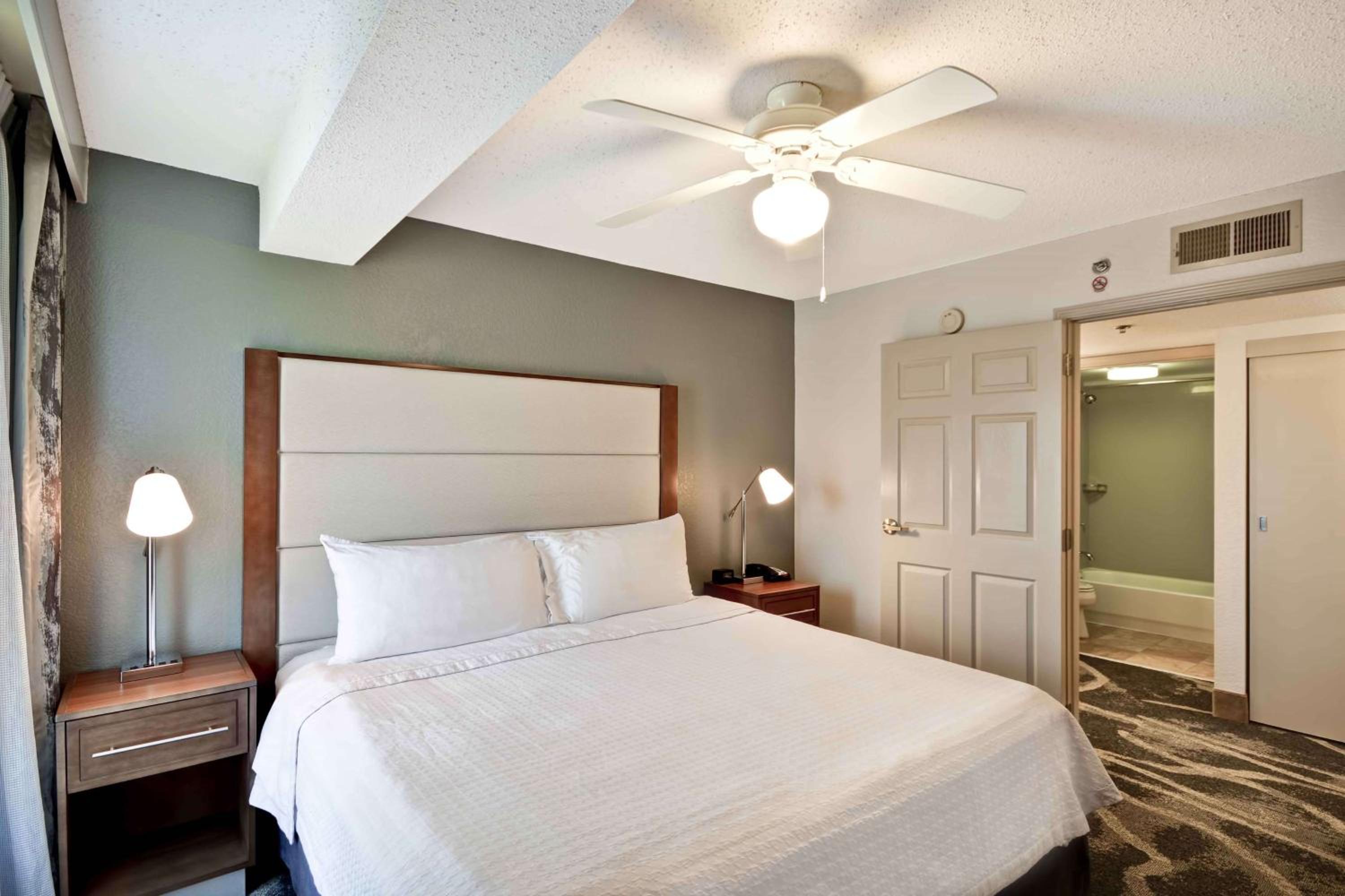 King Suite with Roll-In Shower - Mobility Access/Non-Smoking