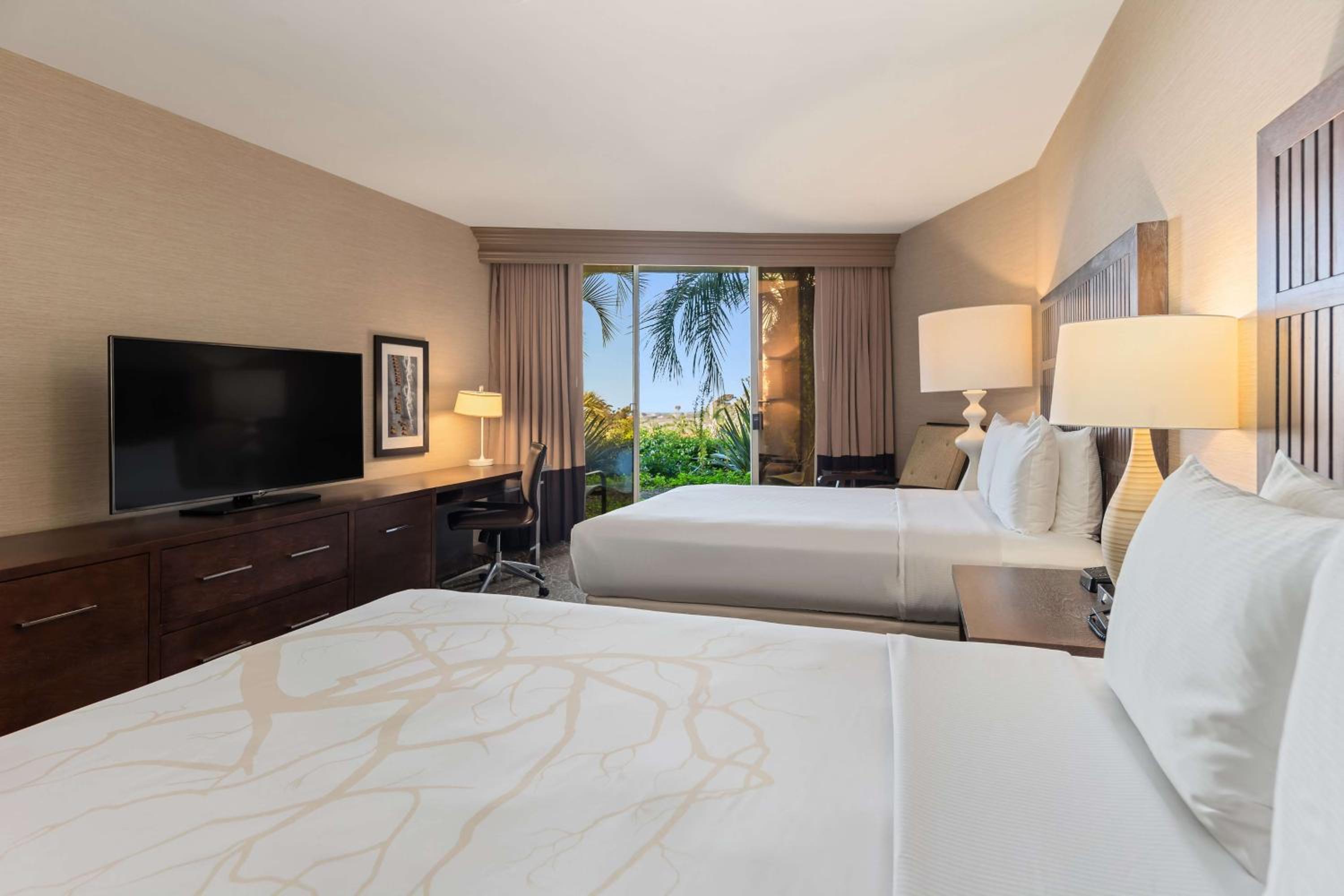 Queen Room with Two Queen Beds - Photo 3