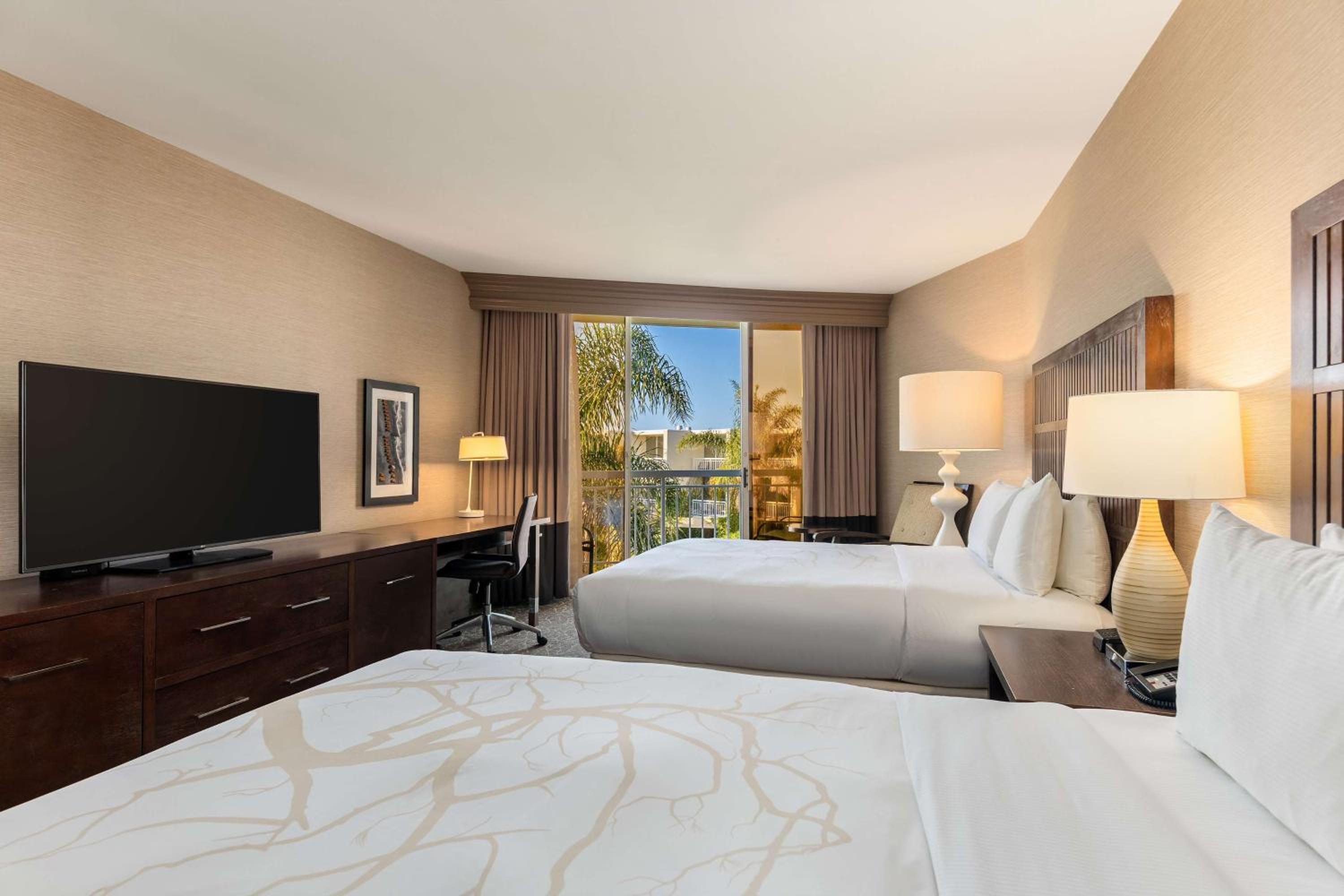 Queen Room with Two Queen Beds and Balcony - Top Floor