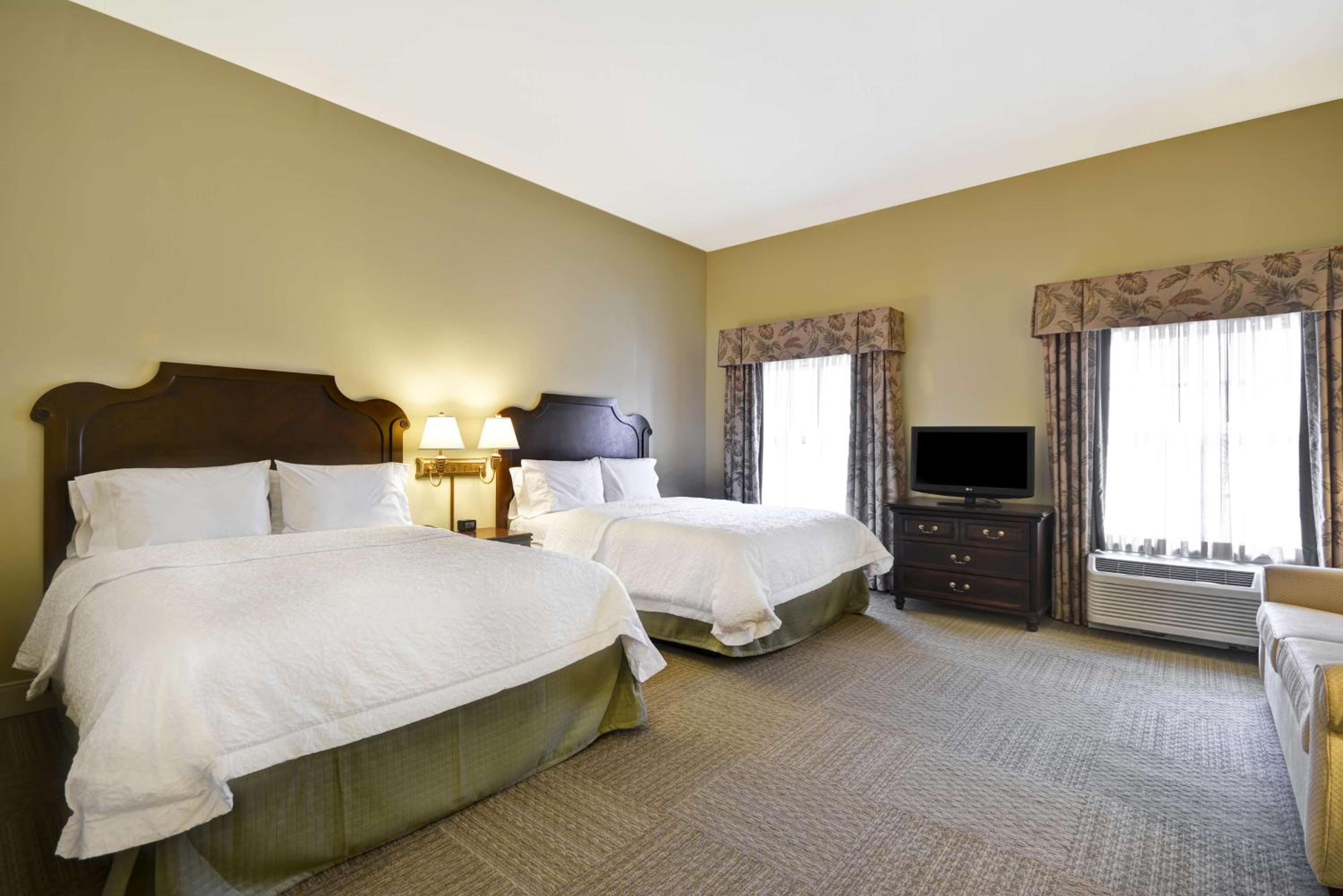 Studio Suite with Two Queen Beds and Sofa Bed - Non-Smoking - Photo 3