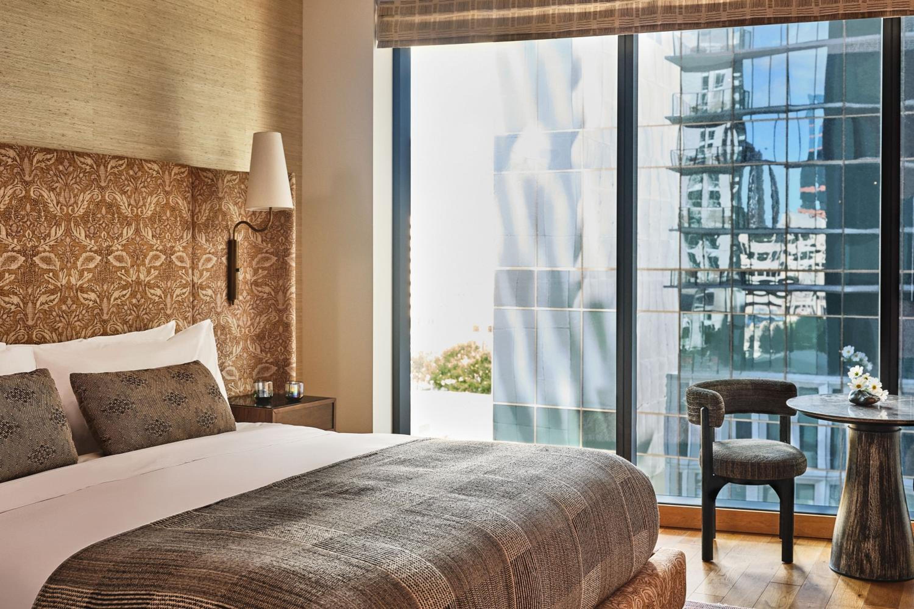 Premier King Room - Photo 4