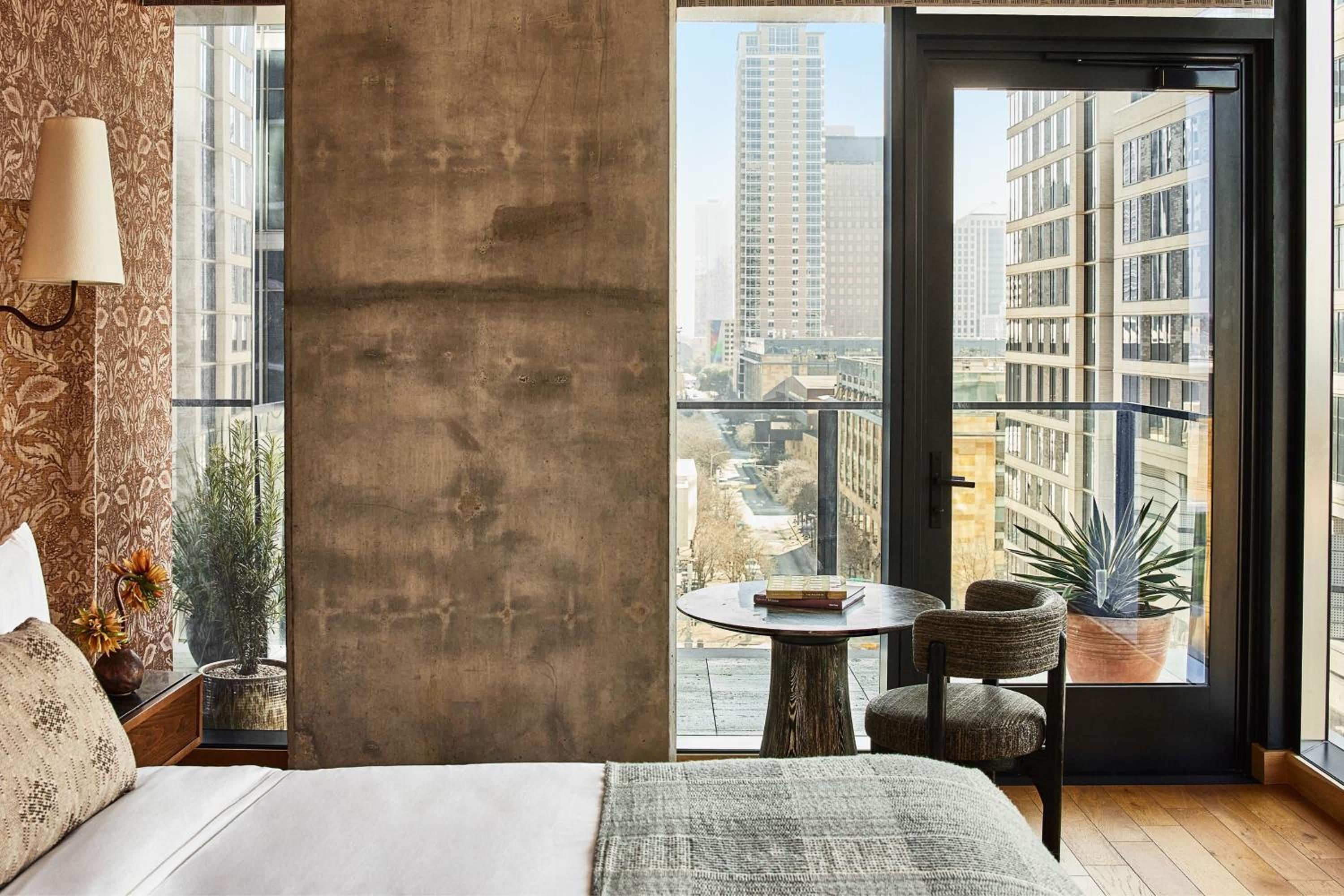 Premier King Room with Balcony  - Photo 3