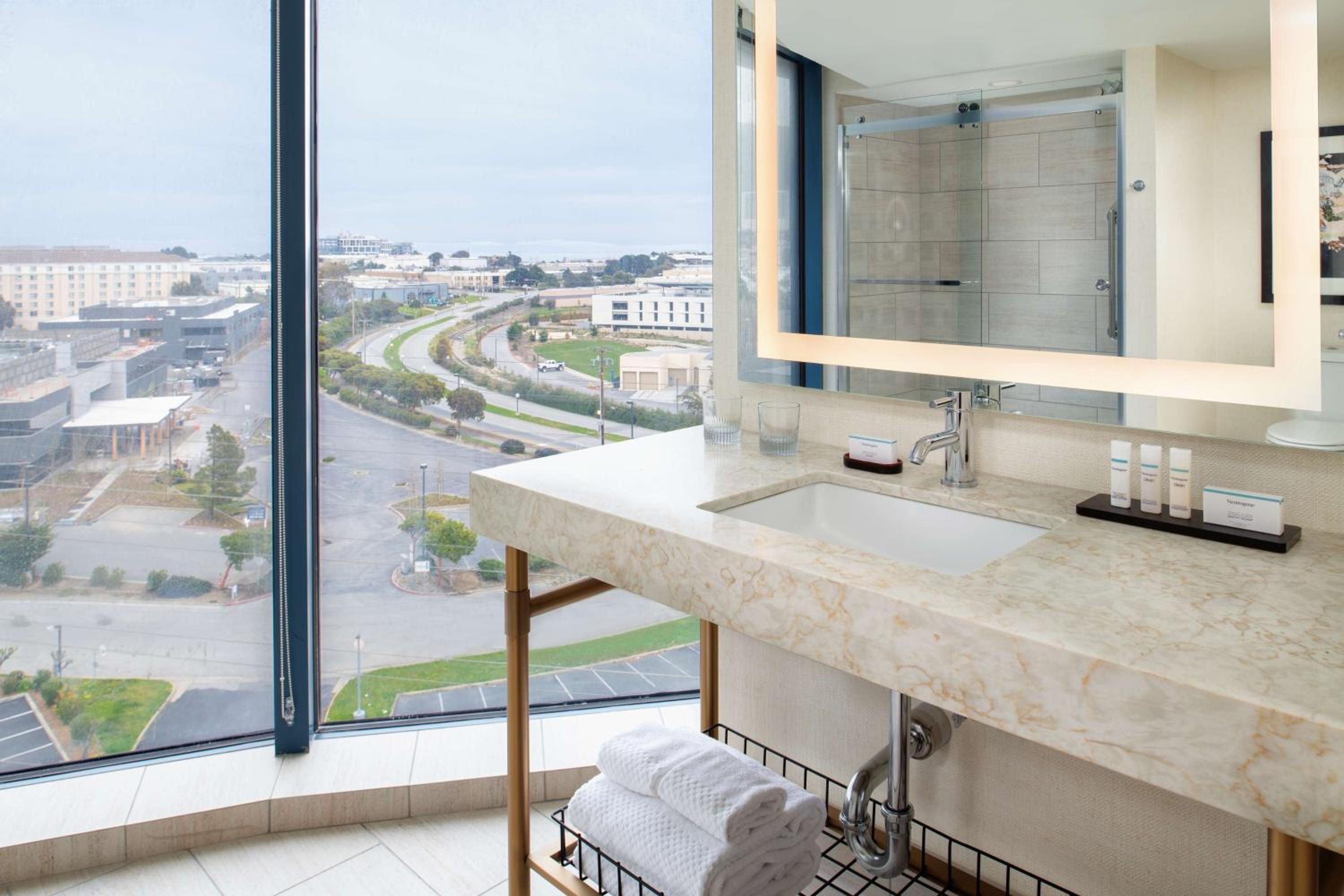 King Studio Suite - Photo 2