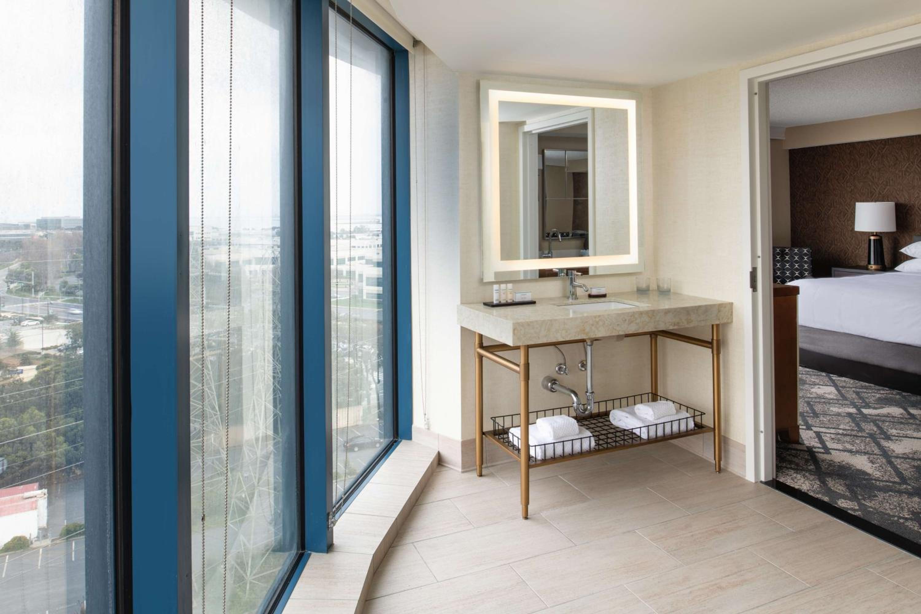 King Studio Suite - Photo 3