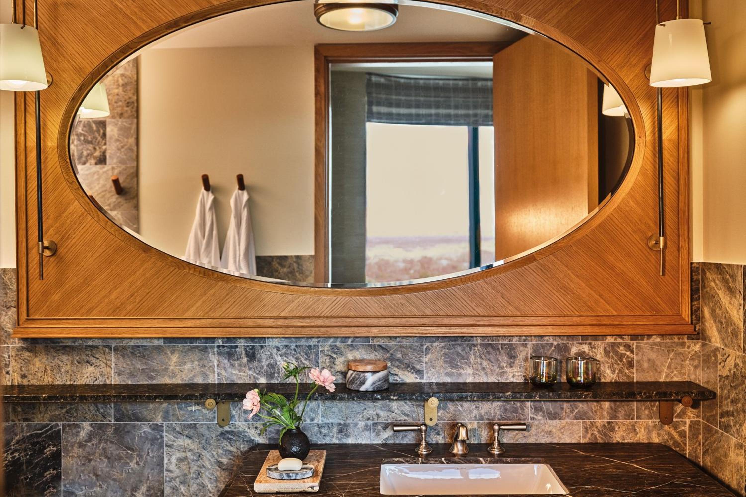 Premier Suite - Photo 5