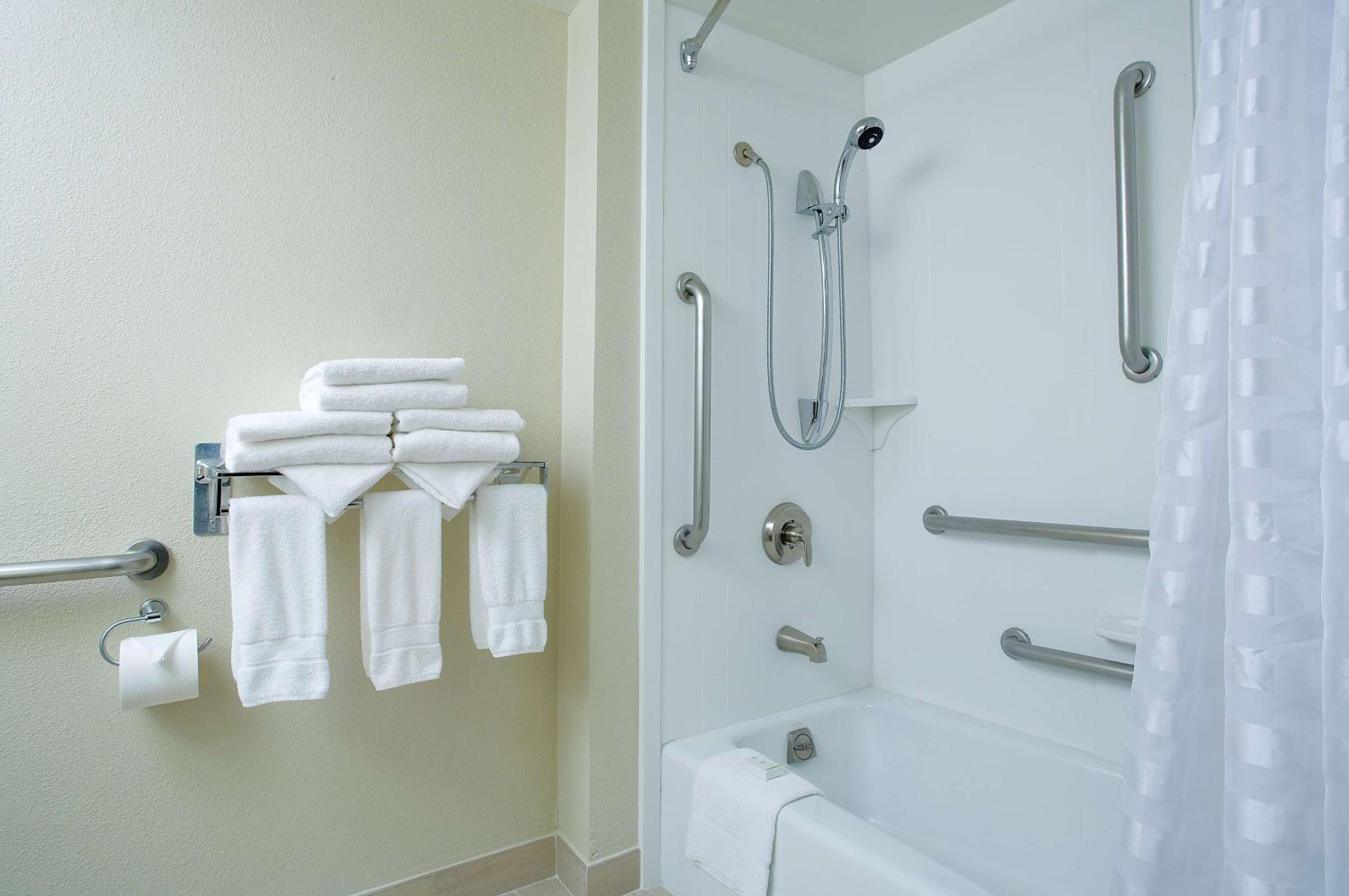 King Suite with Sofa Bed and Bath Tub - Mobility Accessible - Photo 7