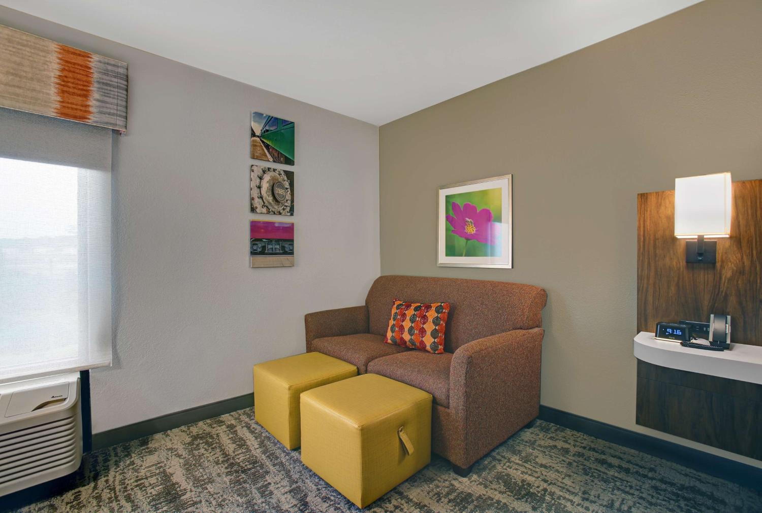 King Room with Sofa Bed and Study - Non-Smoking photo 1