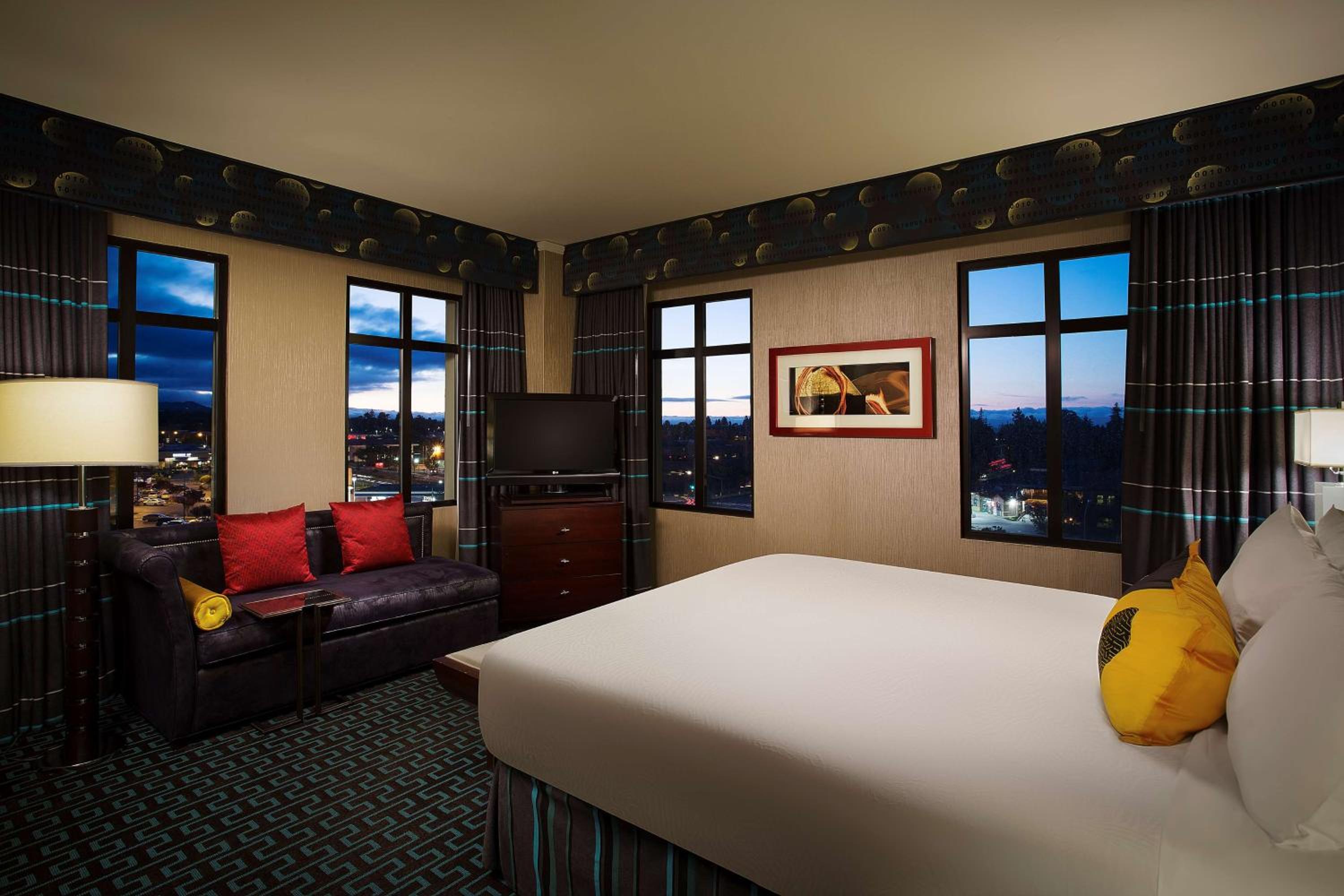 One-Bedroom Suite - Photo 1