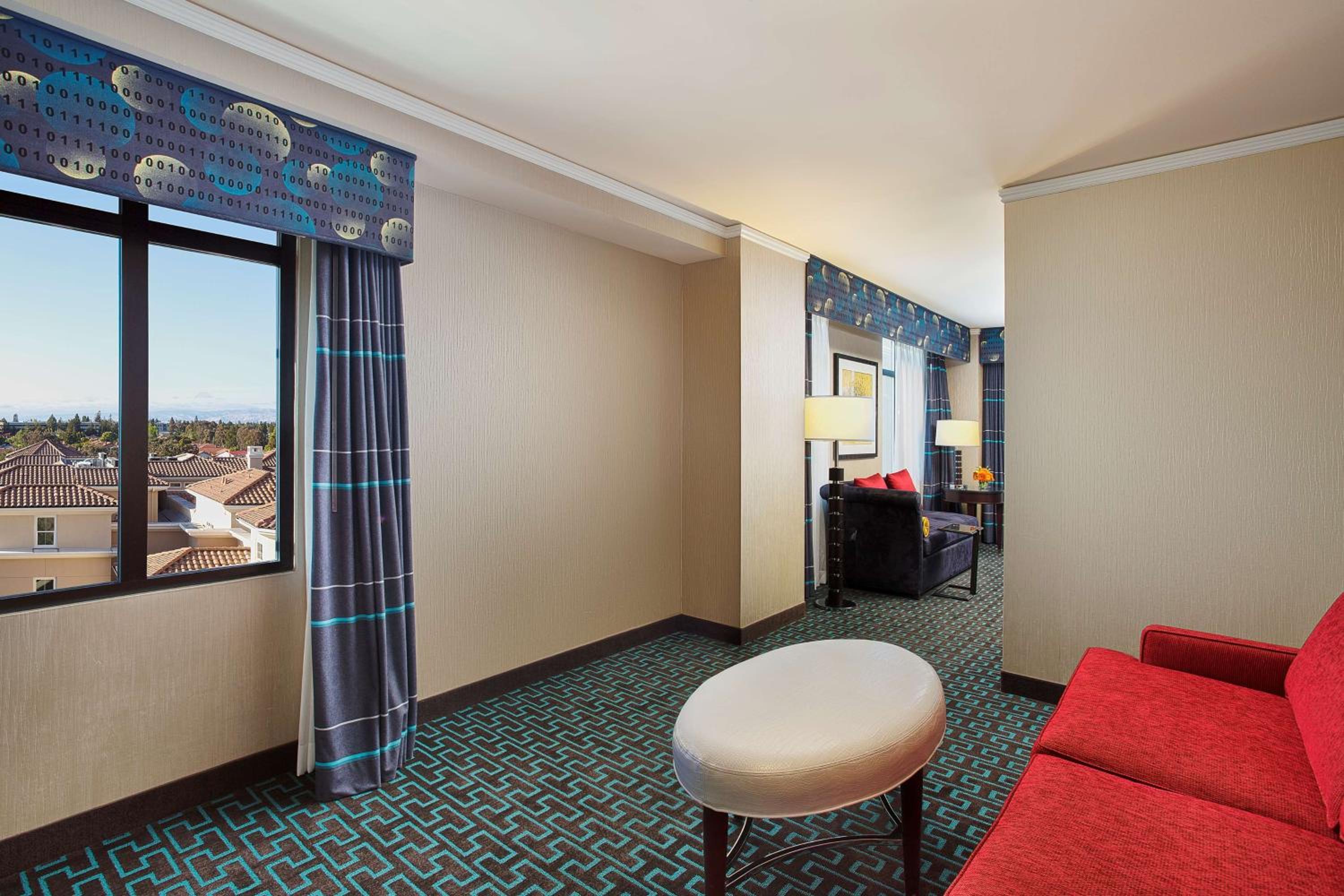 Oversize Corner King Room - Photo 2