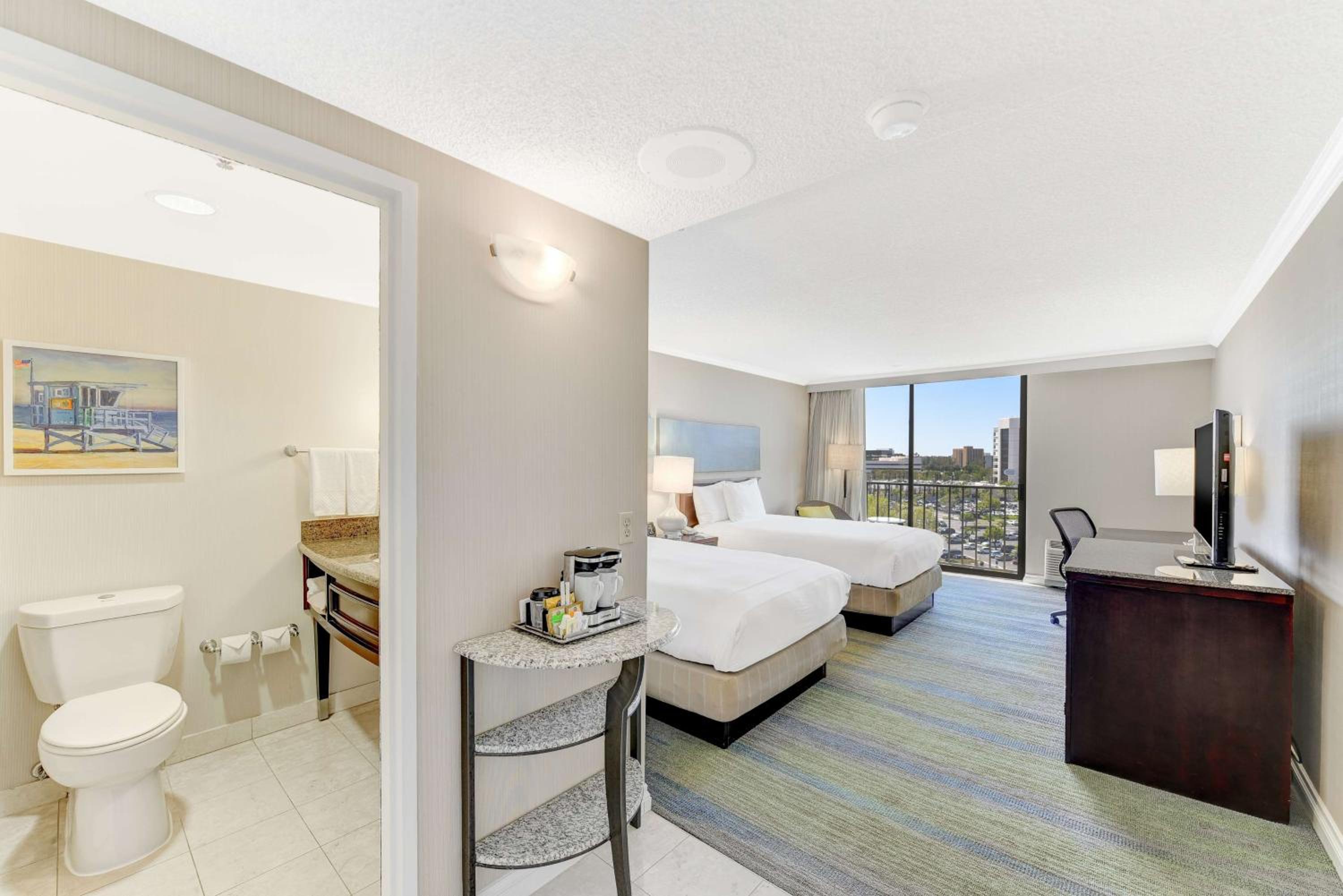 Double Room with Two Double Beds - Hearing Accessible  - Photo 4