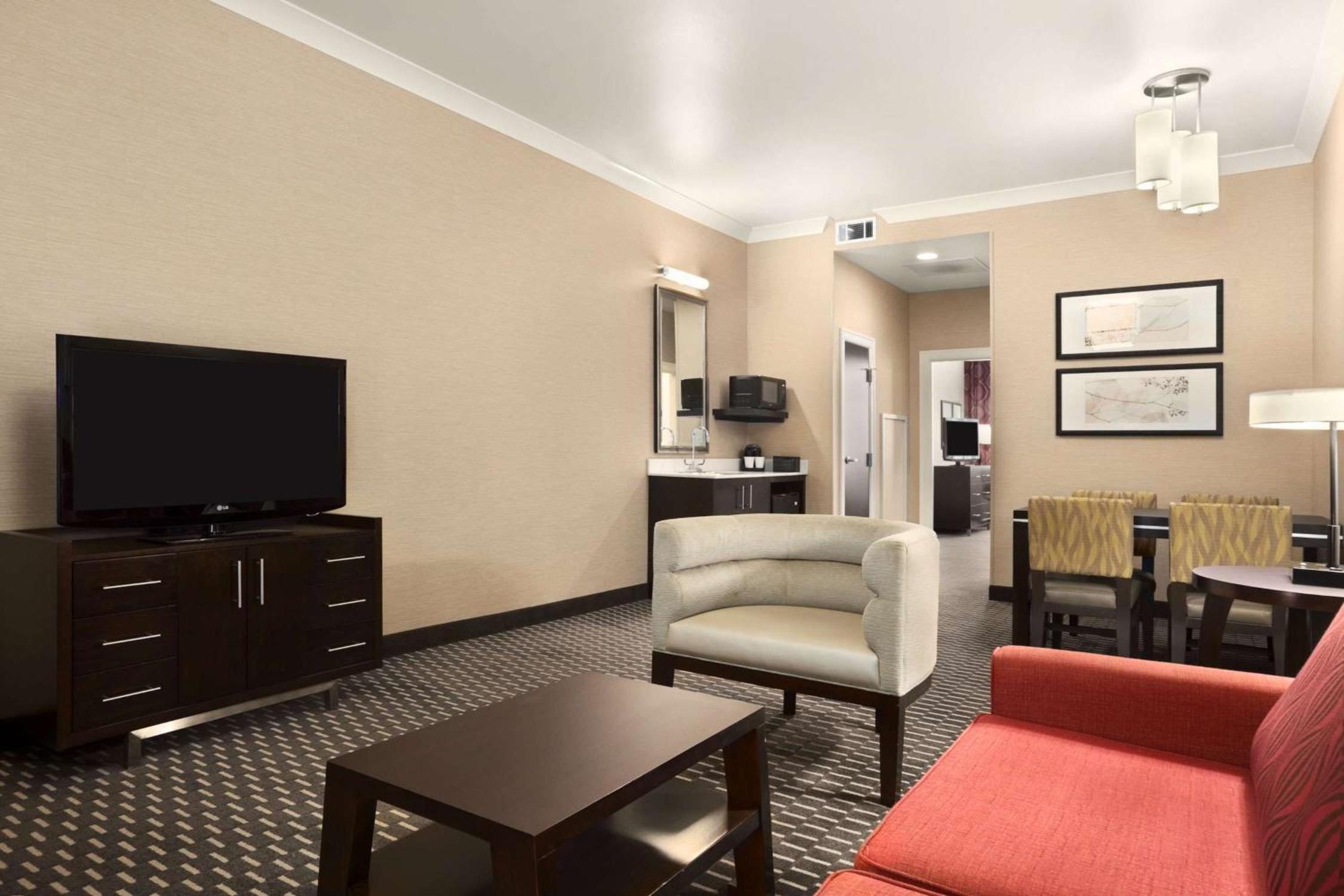 One-Bedroom King Suite - Non-Smoking - Photo 4